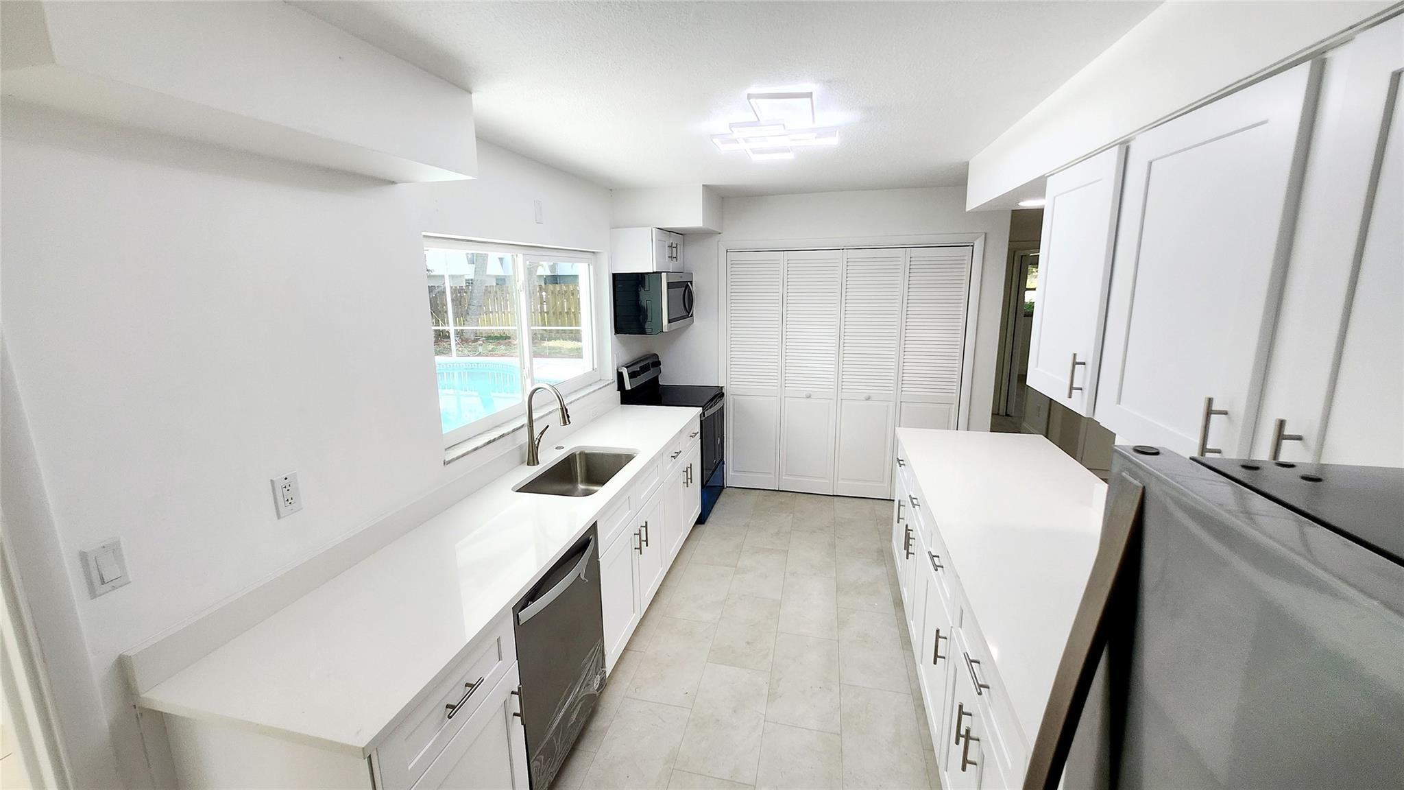 1715 York Court Property Photo 27