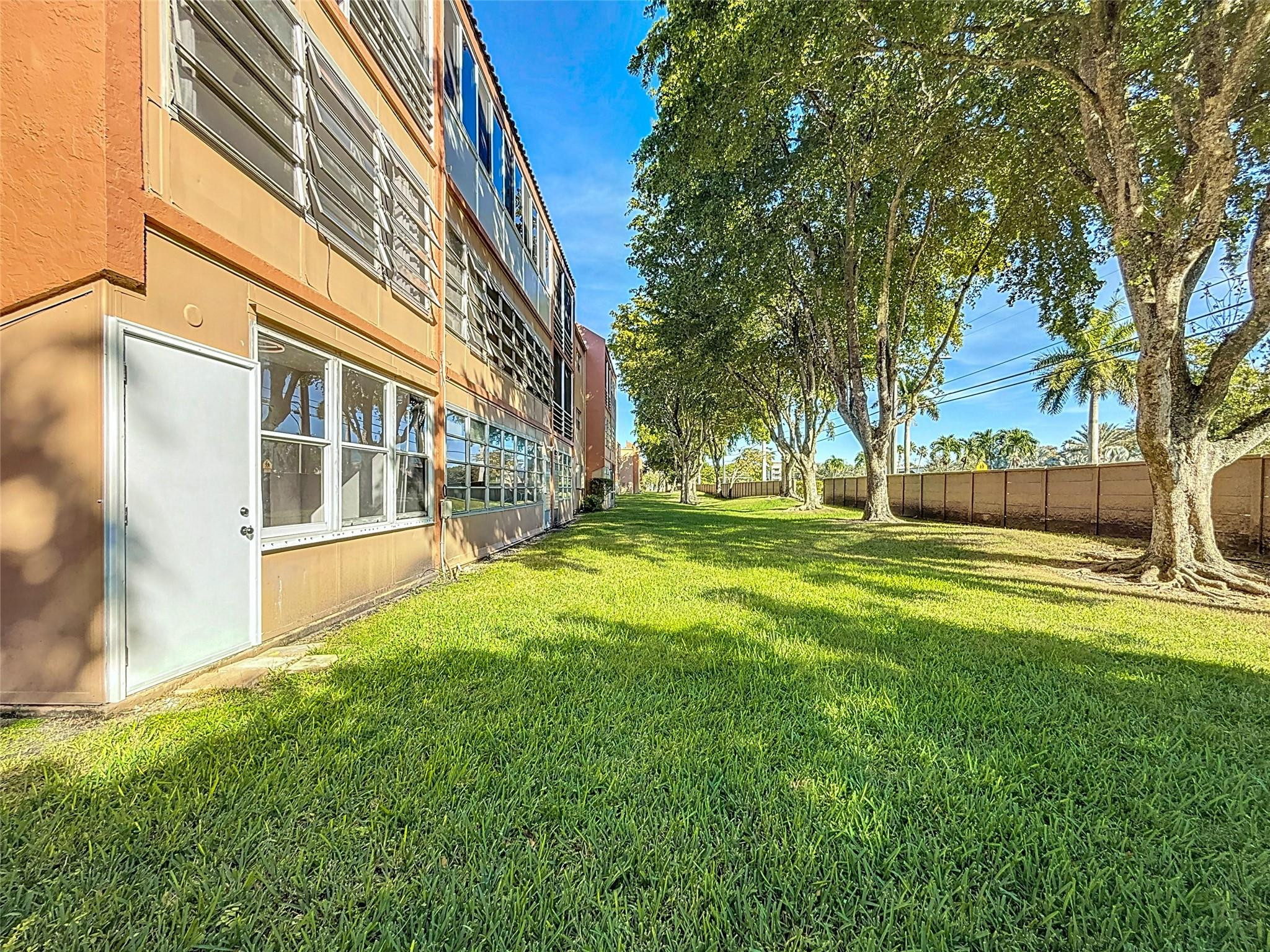 8818 W Mcnab Road 103 Property Photo 45