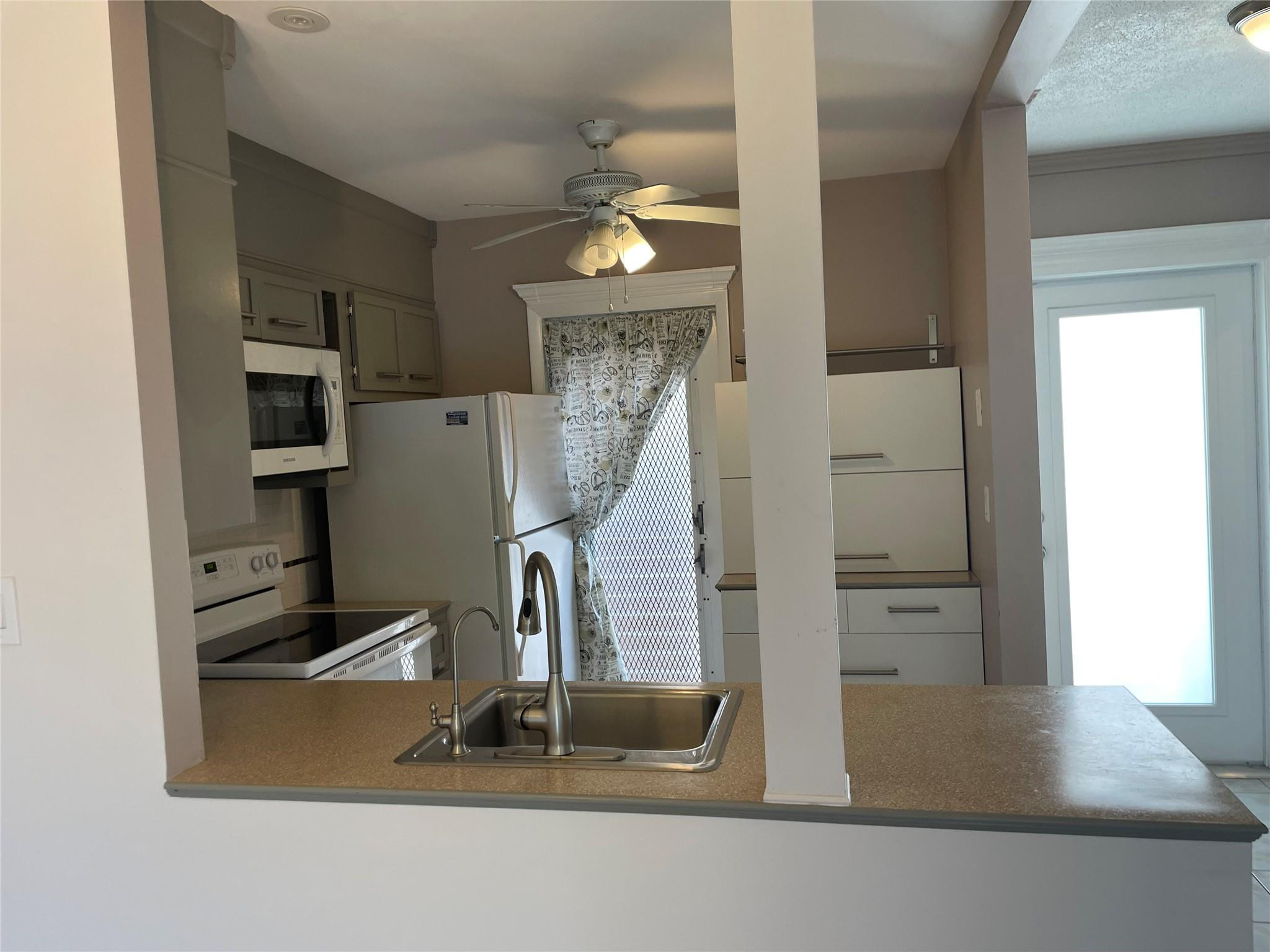 4421 Nw 16th Street G211 Property Photo 6