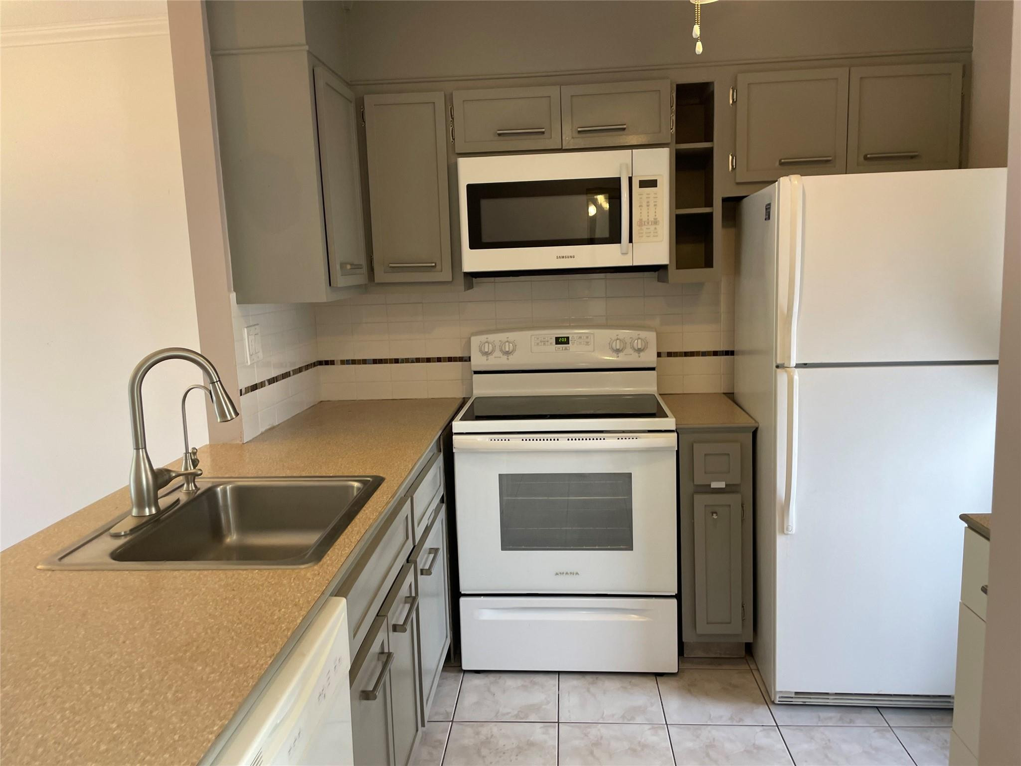 4421 Nw 16th Street G211 Property Photo 8