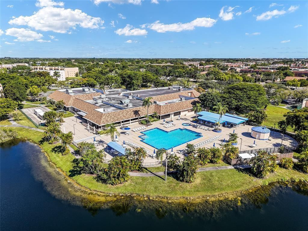 9721 SUNRISE LAKES Boulevard 305