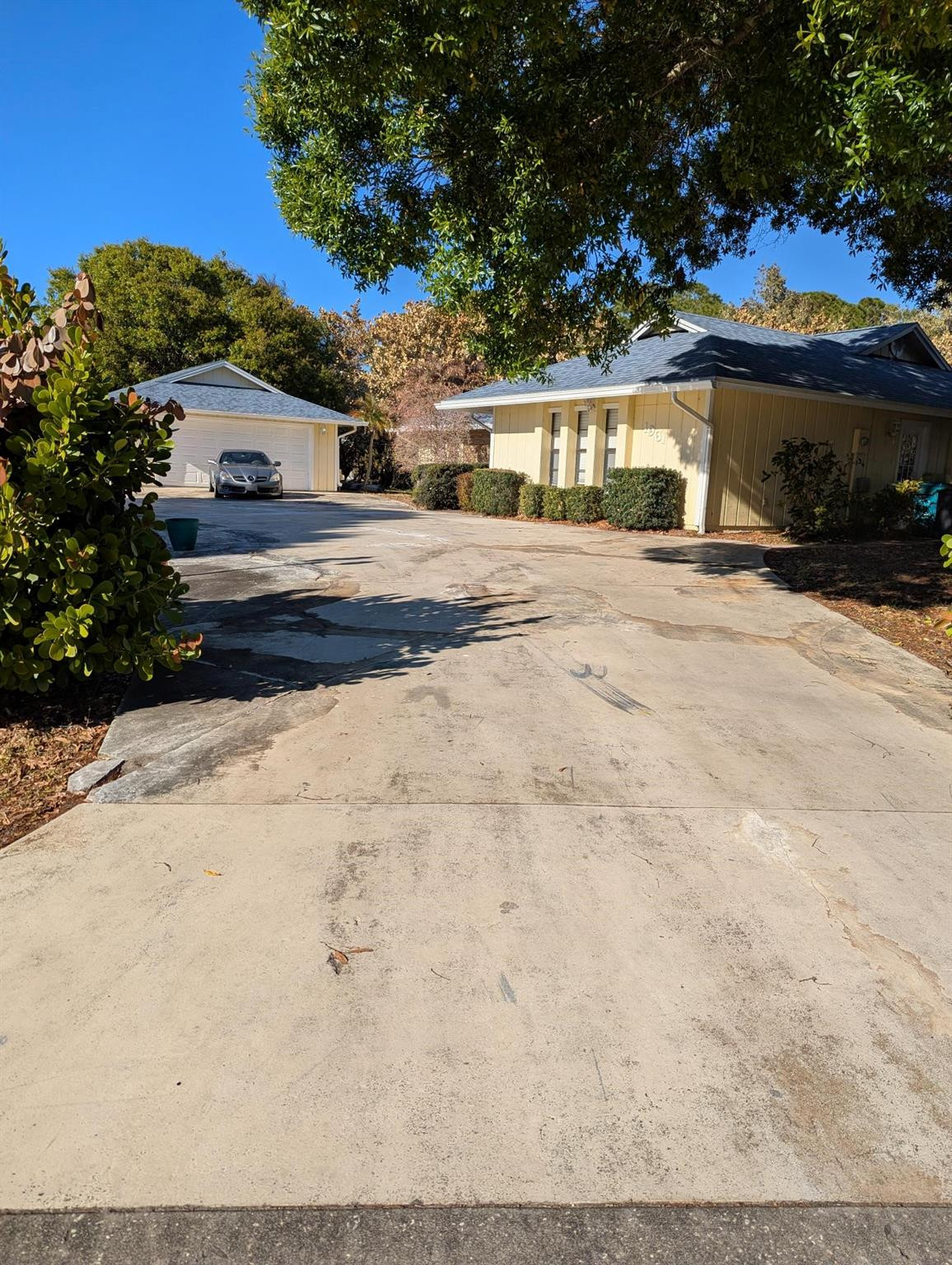1961 Se Gena Road Property Photo 2