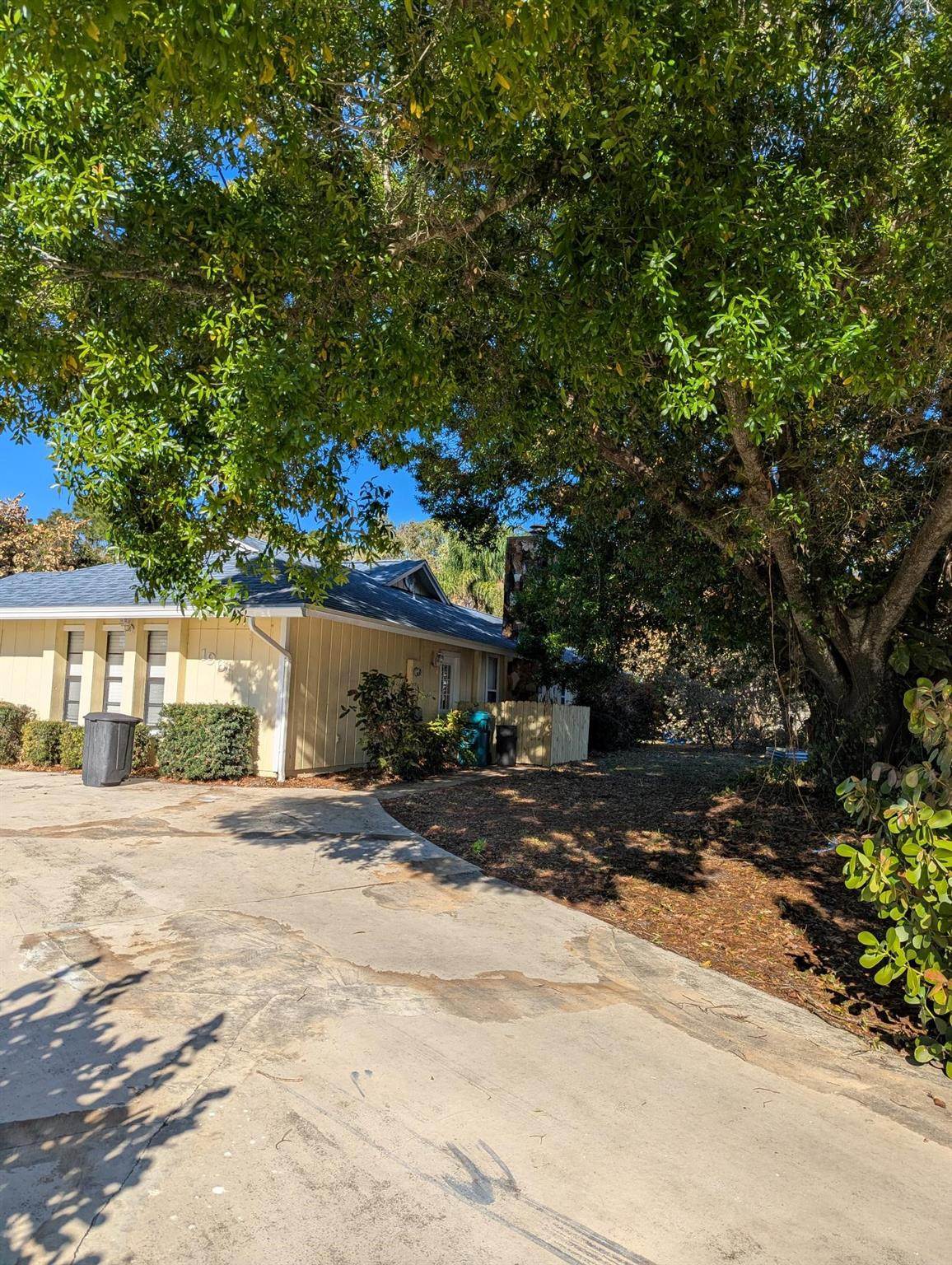 1961 Se Gena Road Property Photo 4
