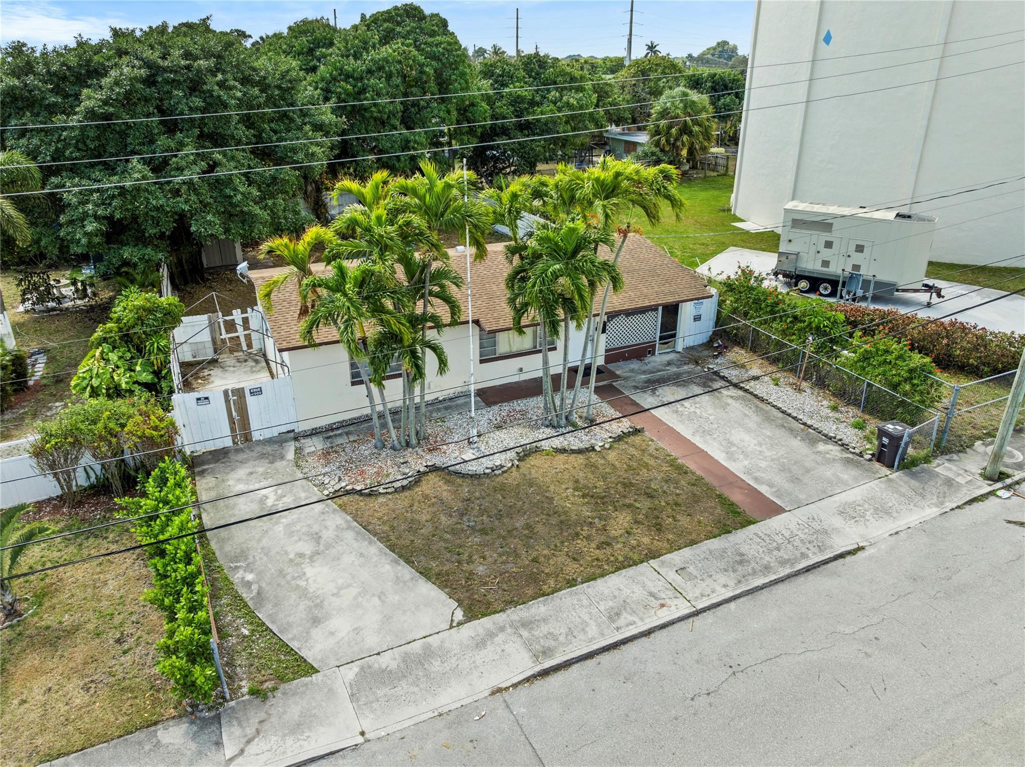 842 Kaye Street Property Photo 3