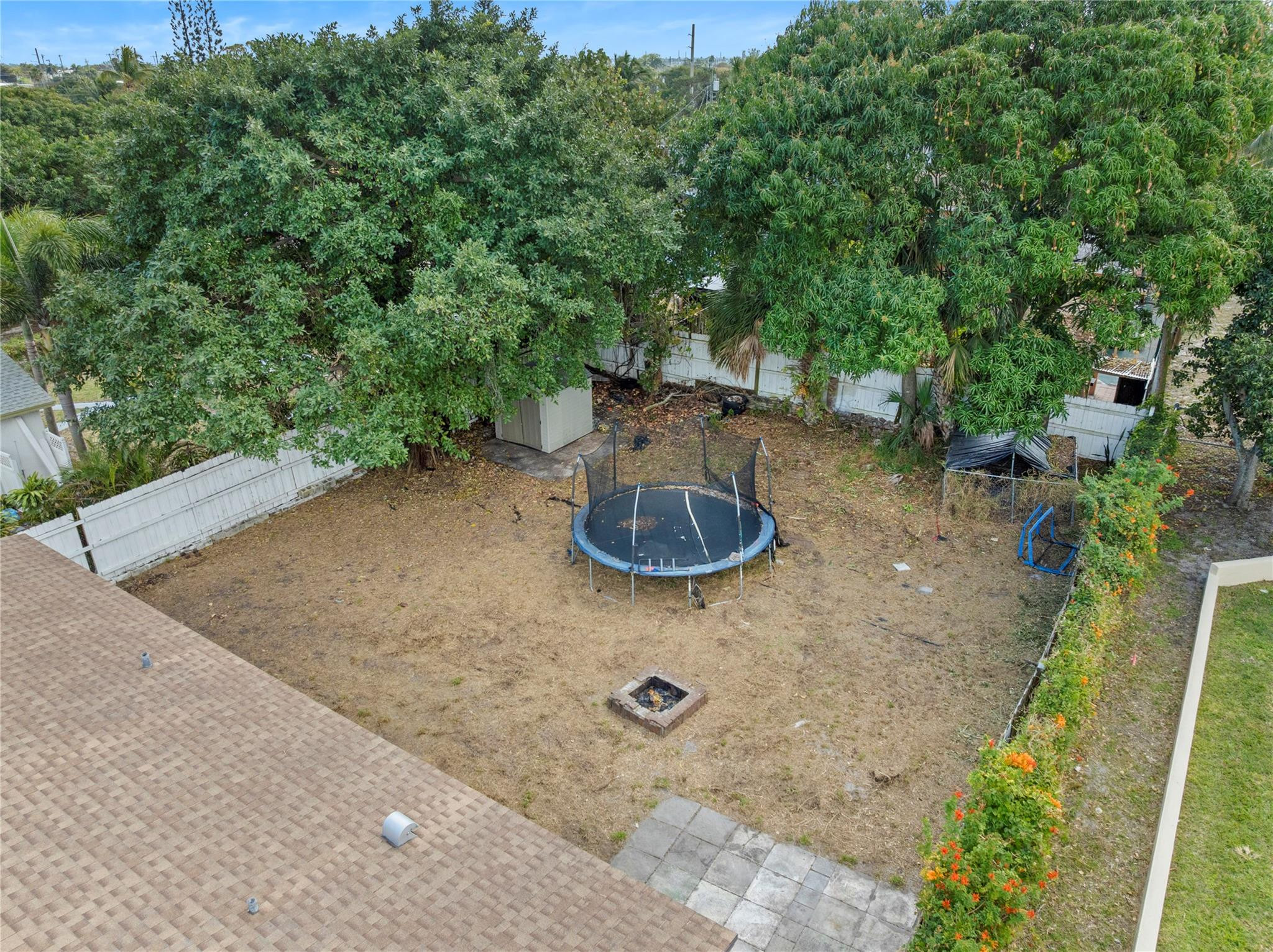 842 Kaye Street Property Photo 7