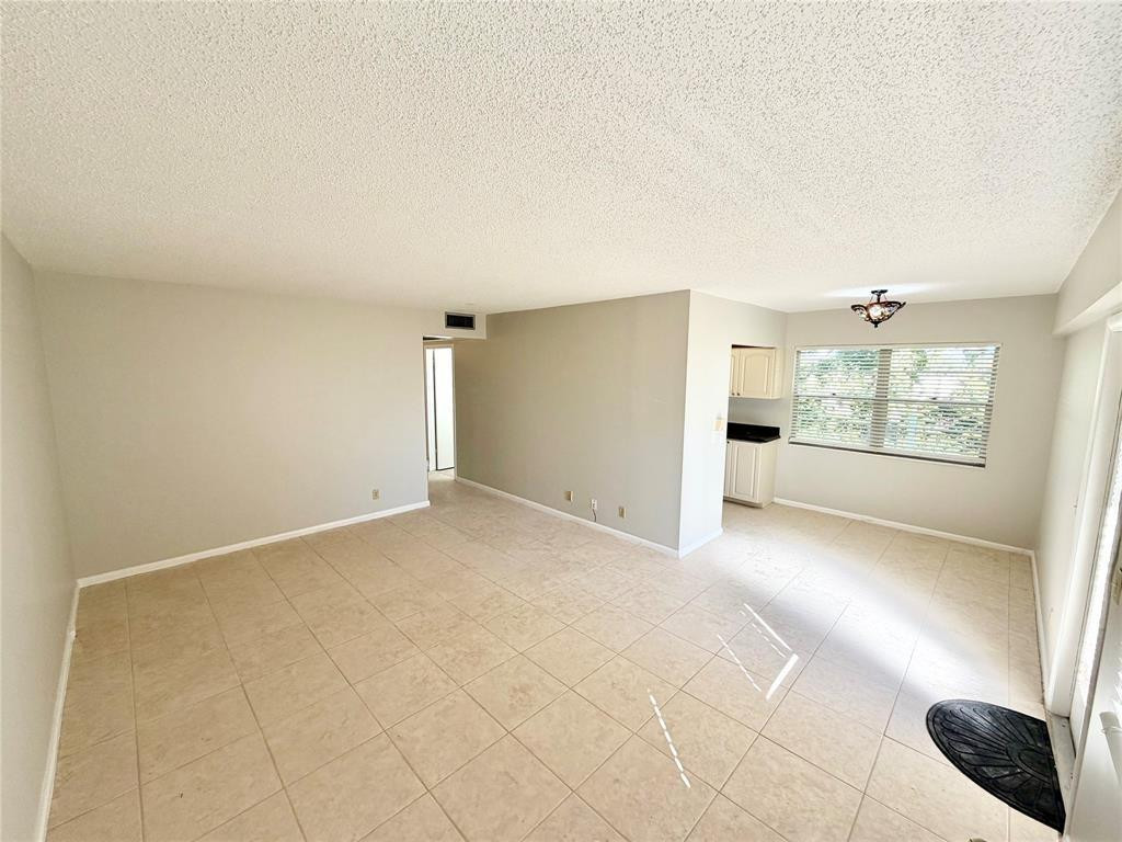 84 Mansfield B 84 Property Photo 4