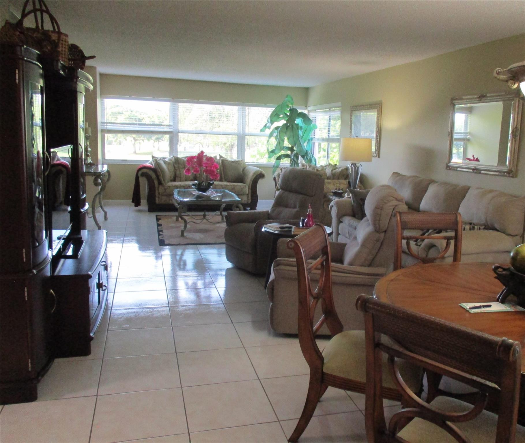 9541 Sunrise Lakes Boulevard 210 Property Photo 1