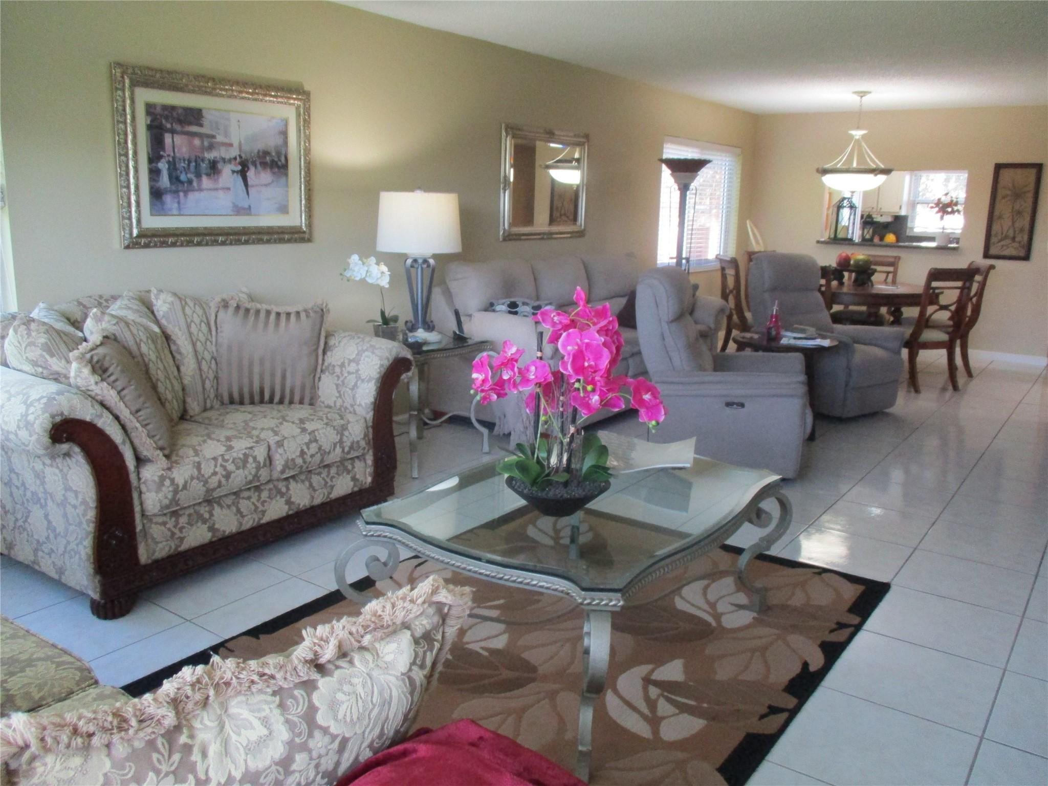 9541 Sunrise Lakes Boulevard 210 Property Photo 3