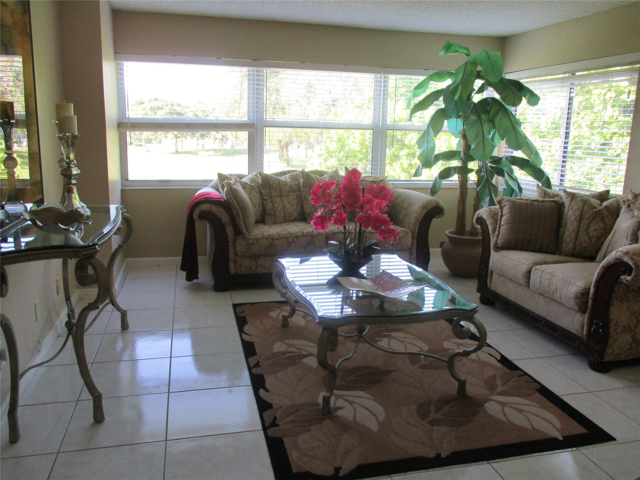 9541 Sunrise Lakes Boulevard 210 Property Photo 4