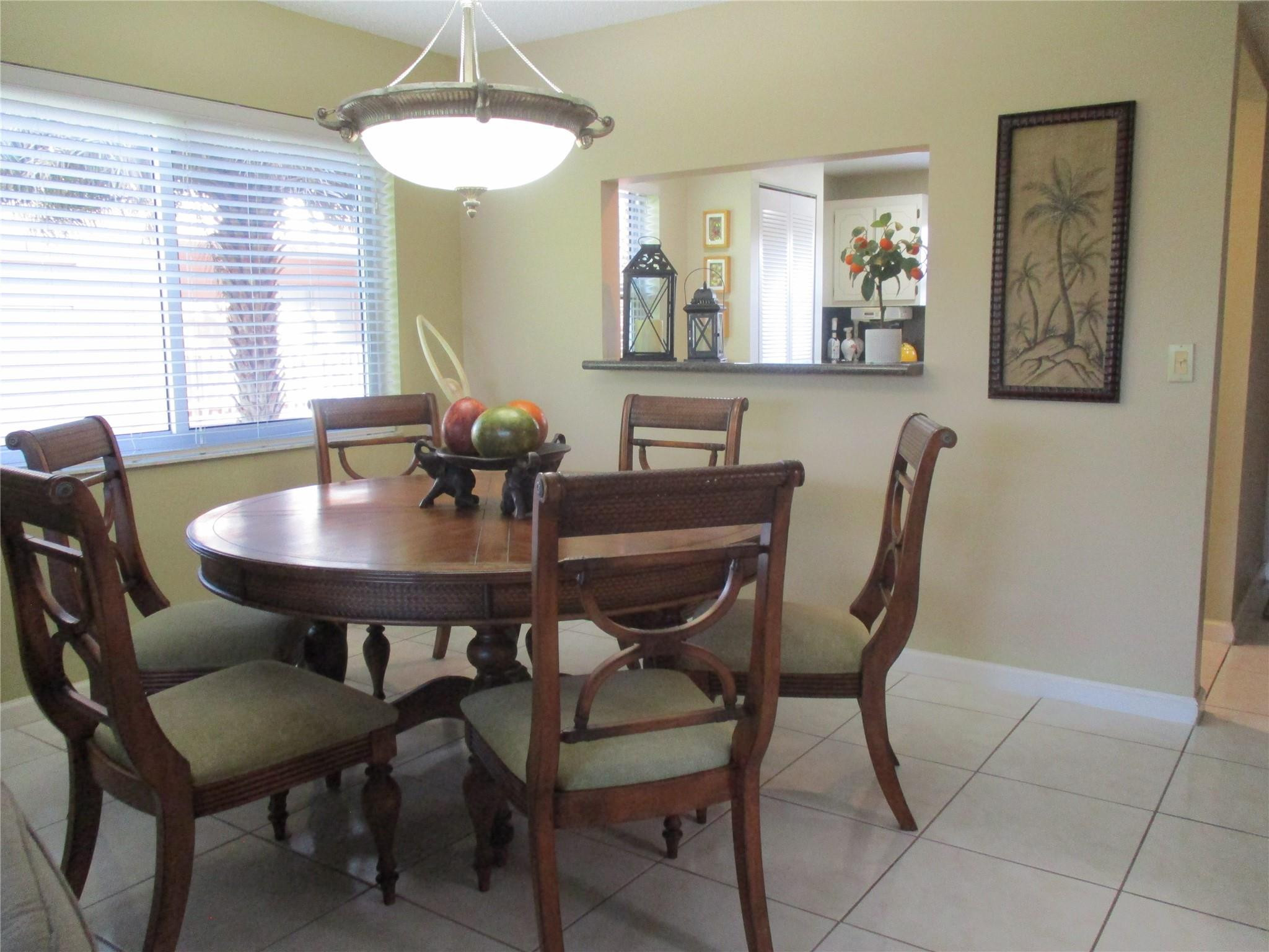 9541 Sunrise Lakes Boulevard 210 Property Photo 5