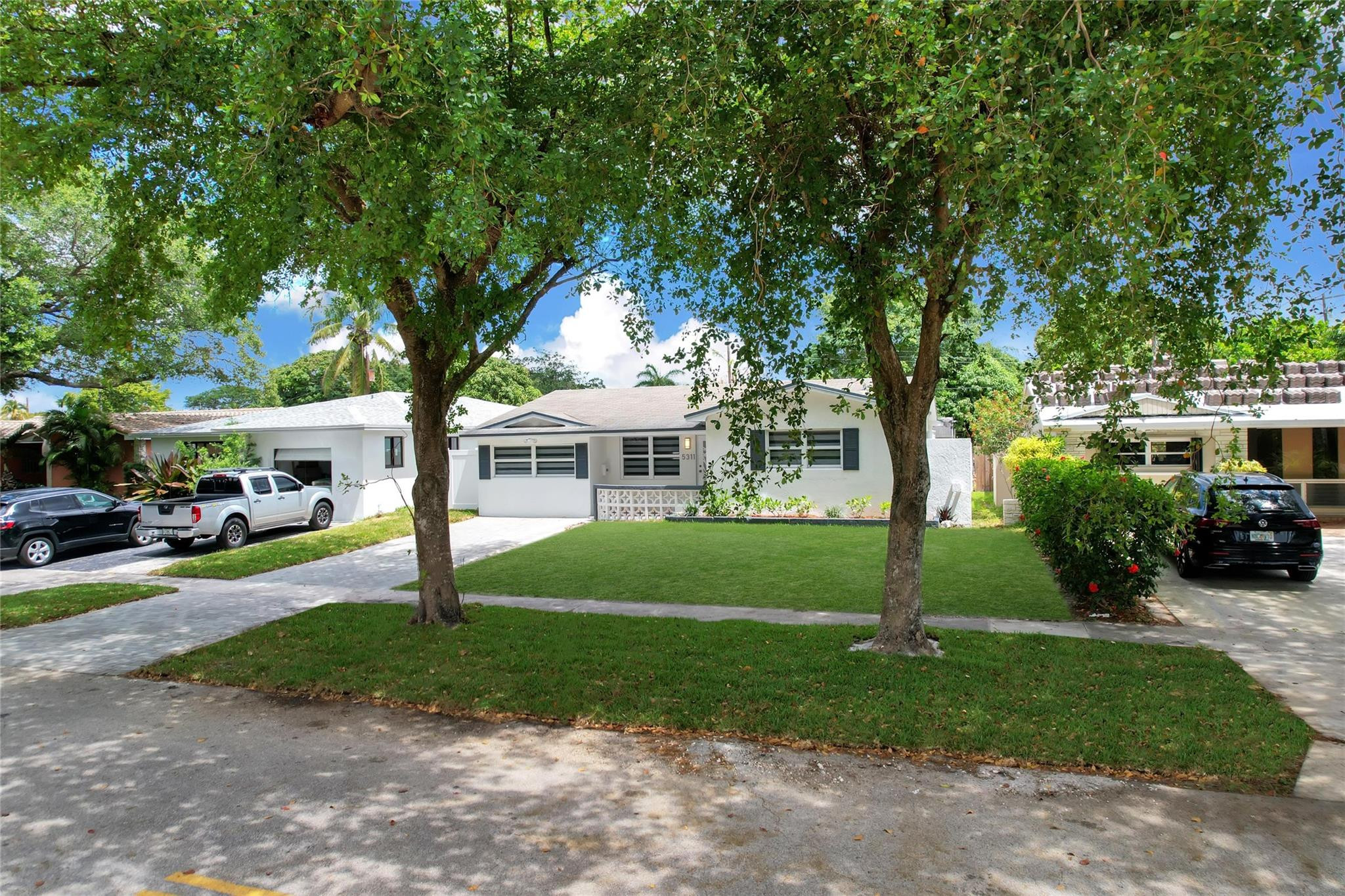 5311 Pierce Street Property Photo 2