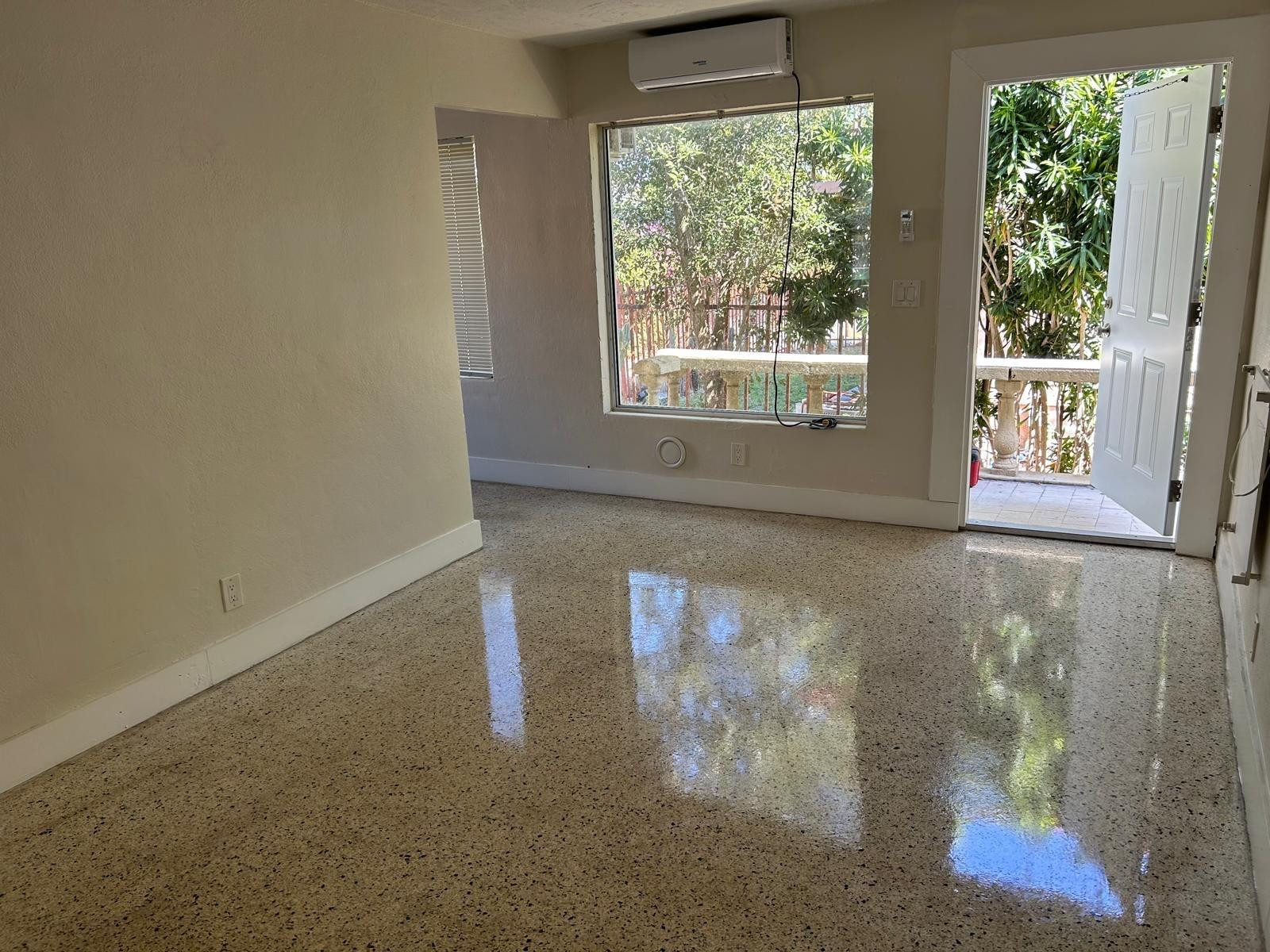 709 8th Street B Property Photo 4