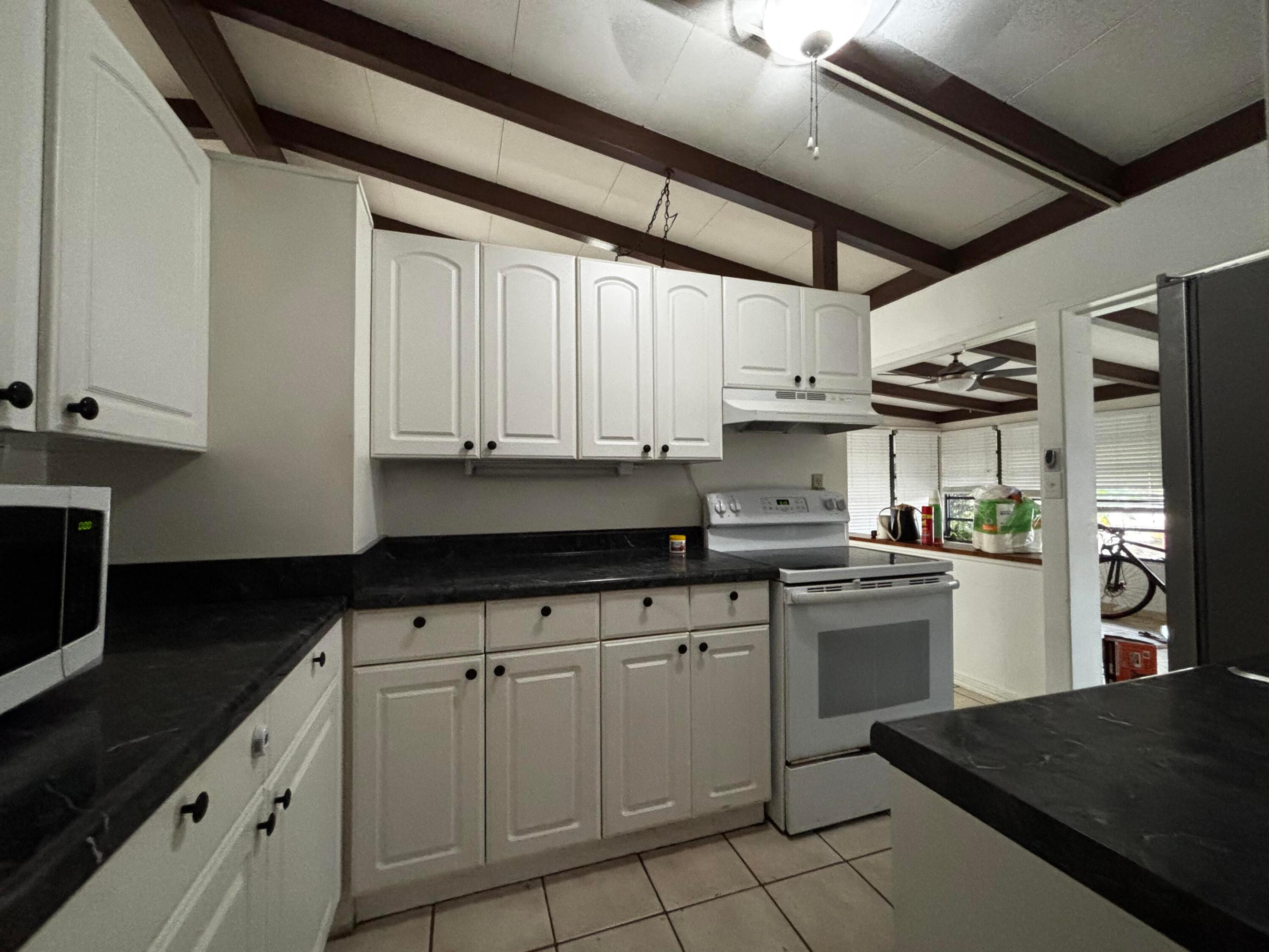 2512 Key Largo Lane Property Photo 6