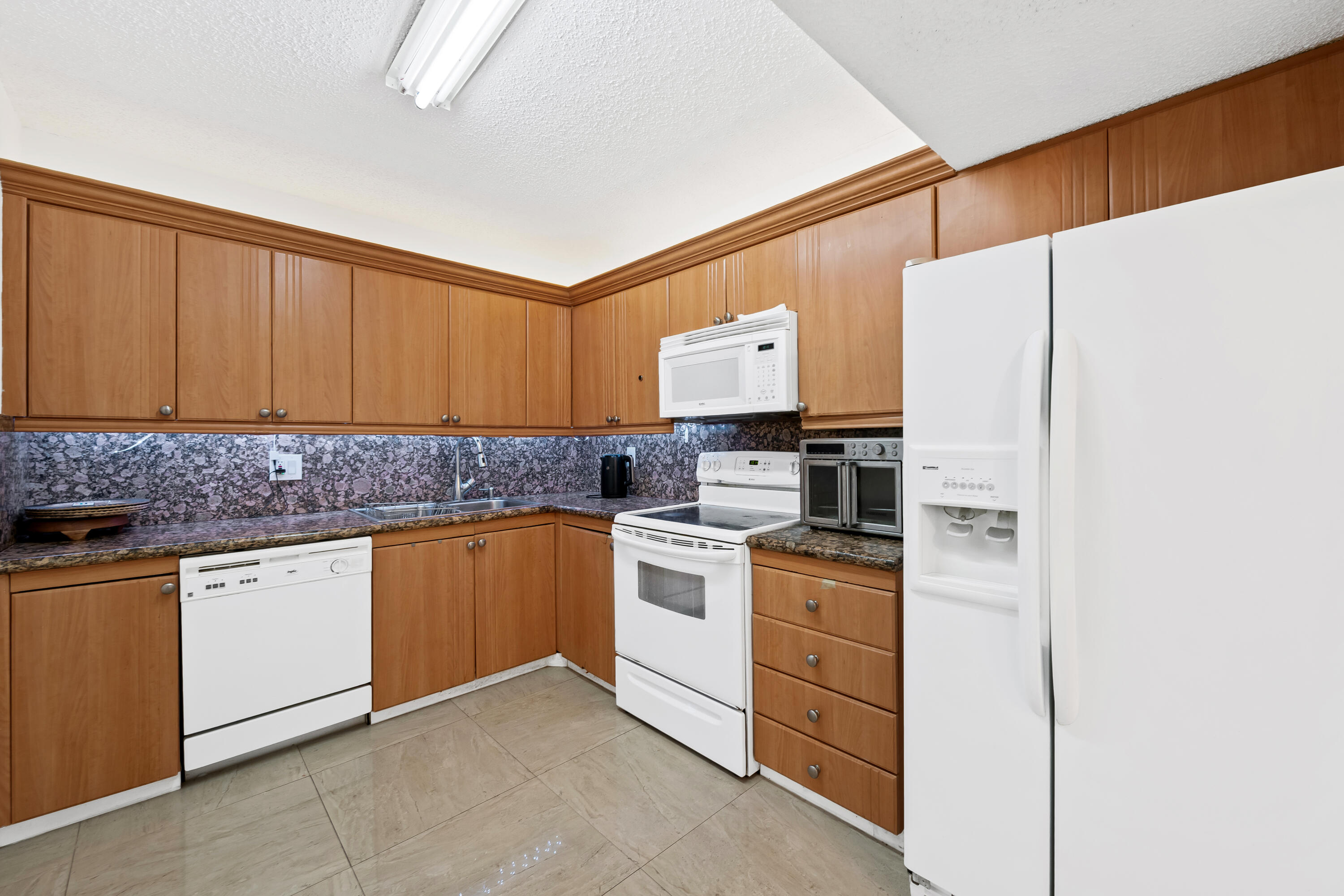 2500 Parkview Drive 615 Property Photo 6