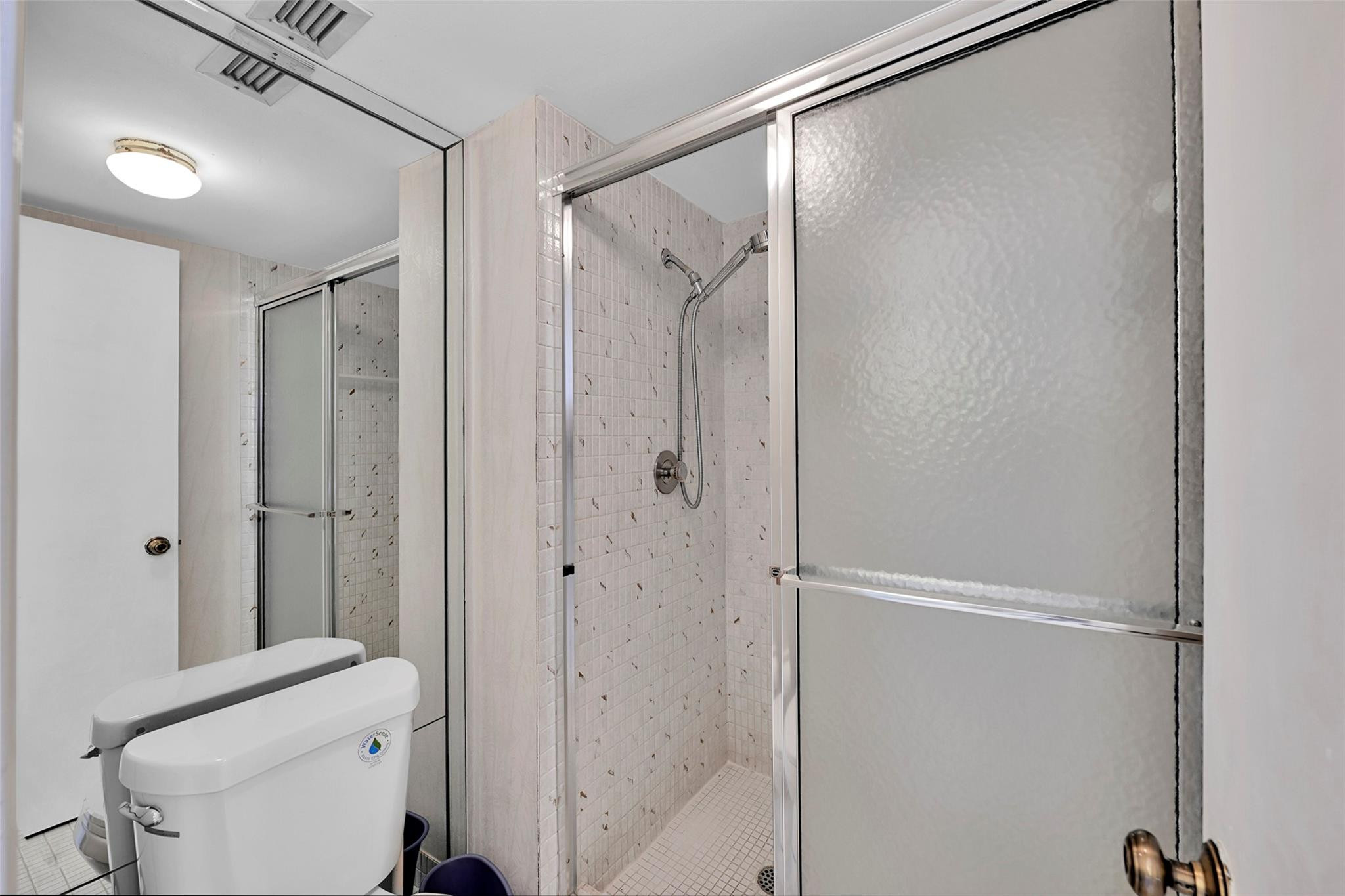 2639 N Riverside Drive 1005 Property Photo 11
