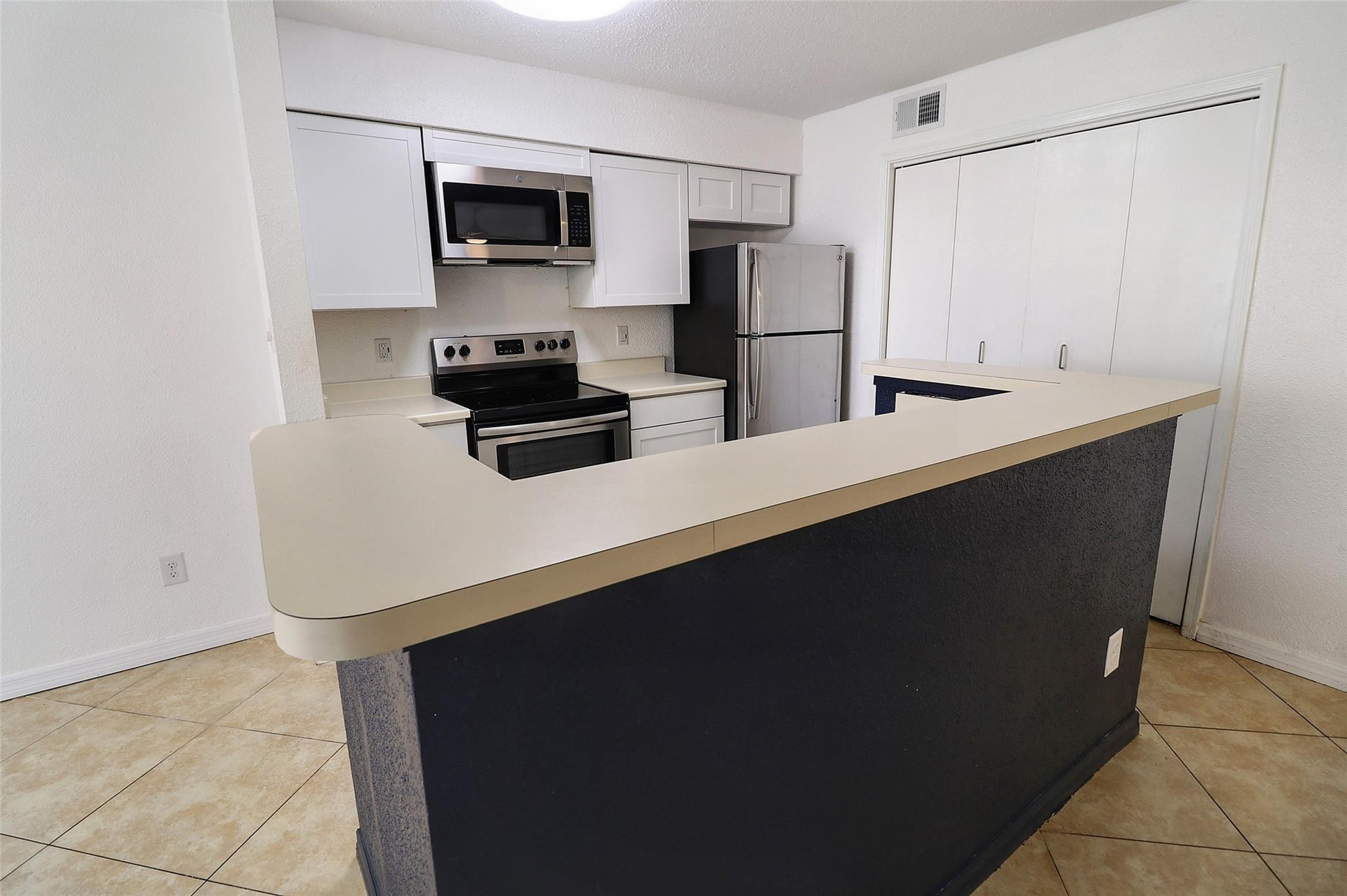777 Riverside Drive 1516 Property Photo 2