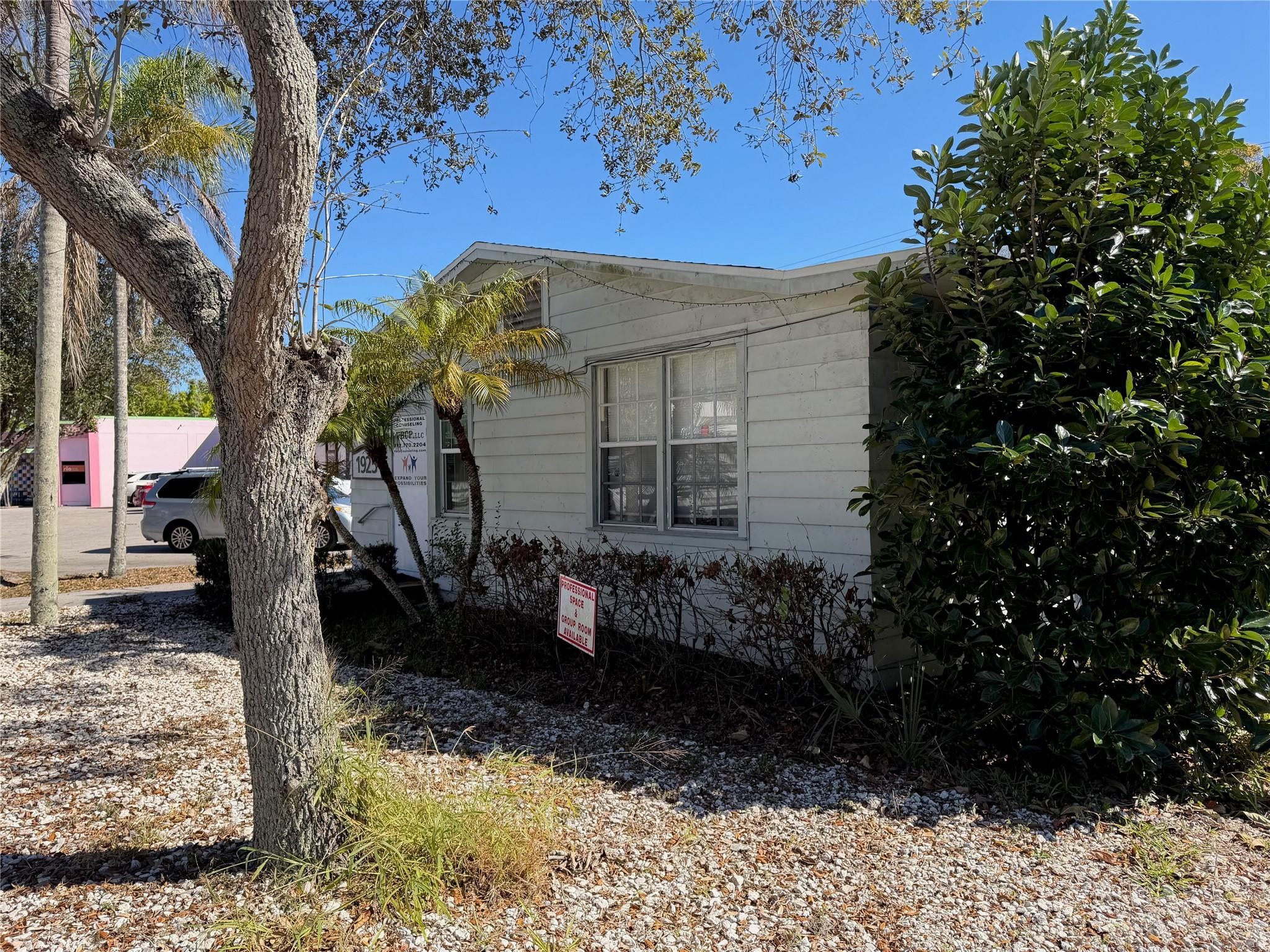 1925 20th Street Property Photo 2