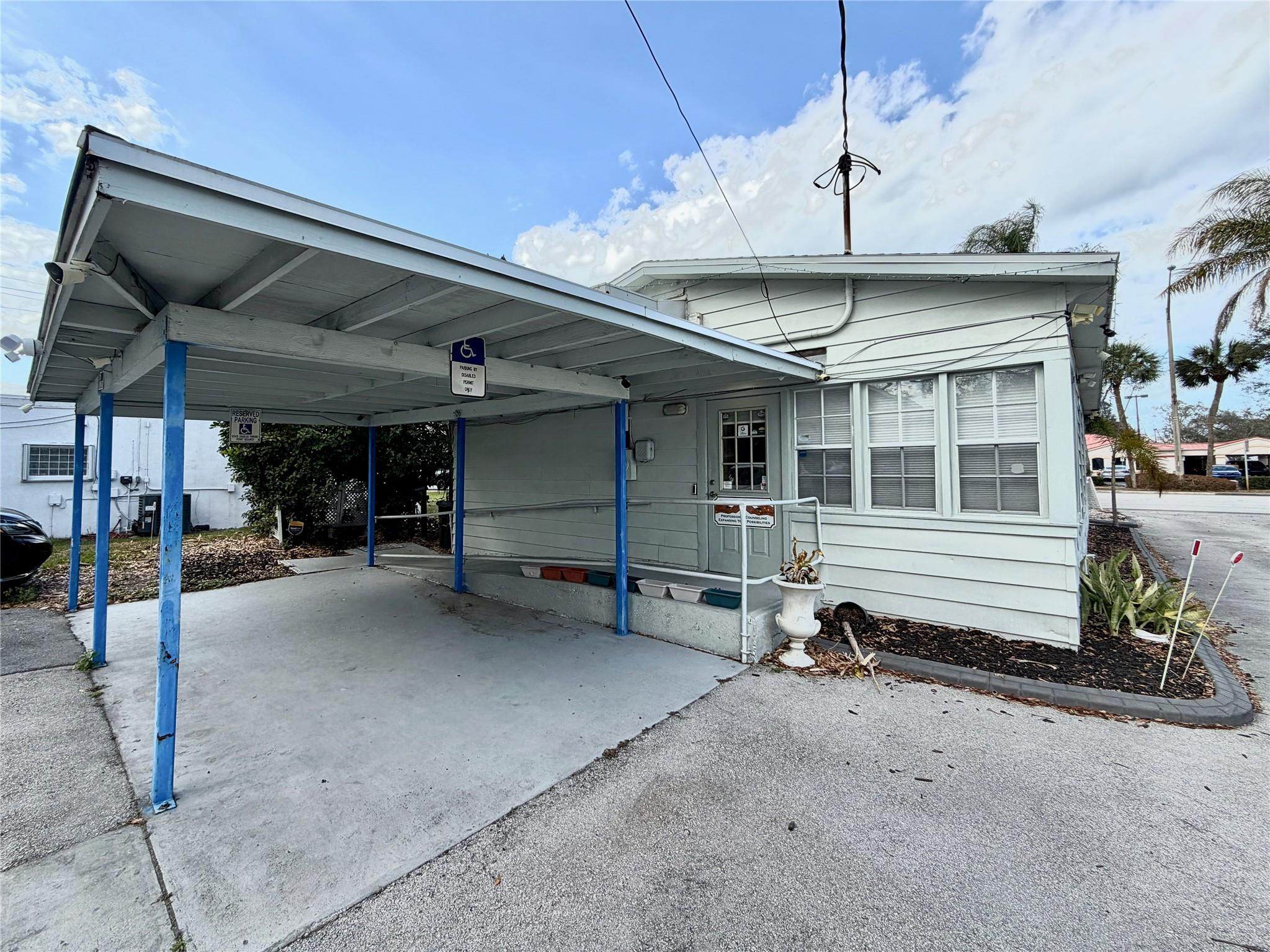 1925 20th Street Property Photo 3