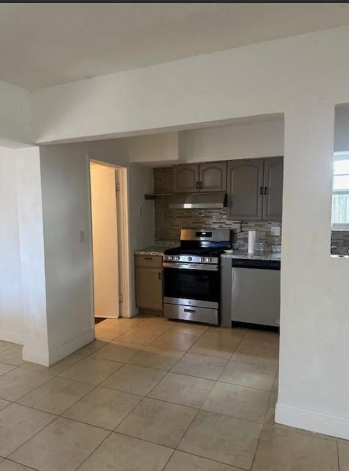 F10554699 Property Photo 9