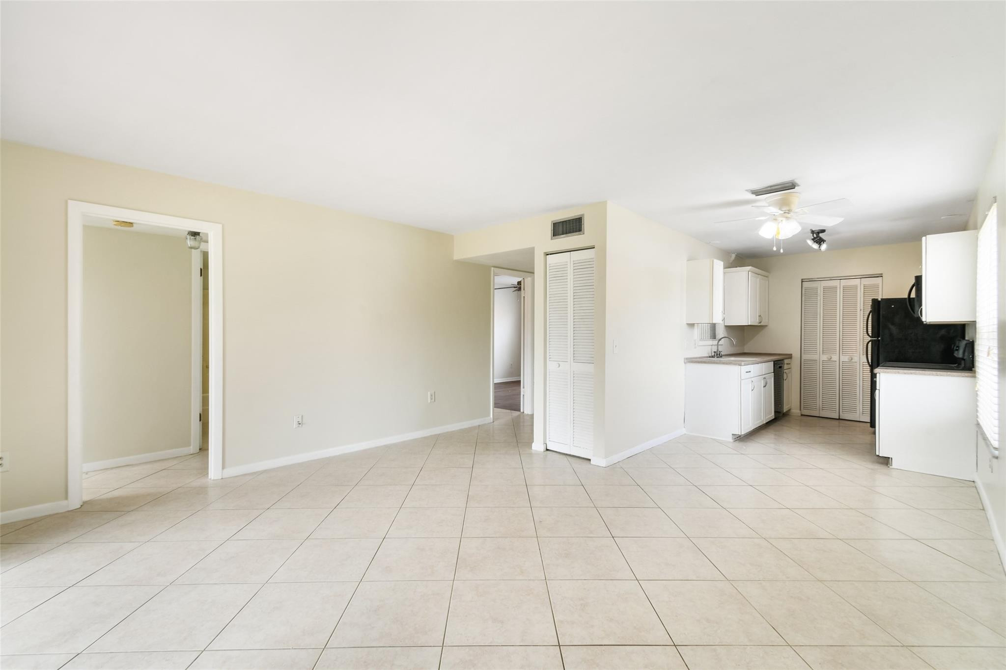 8163 Se Croft Circle C-5 Property Photo 6