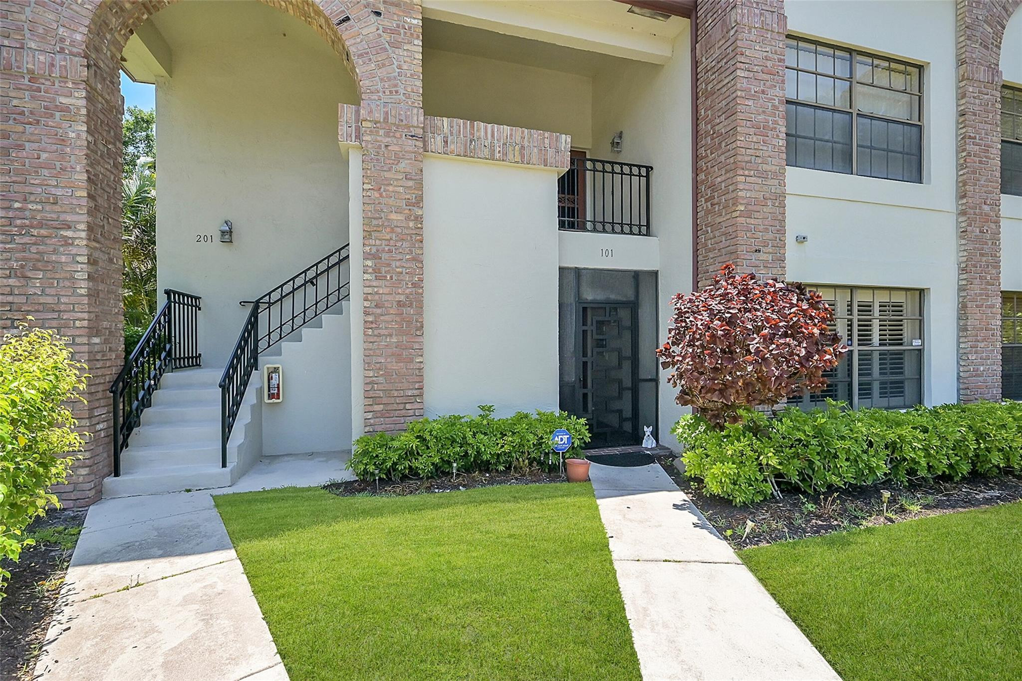 8049 Aberdeen Drive 101 Property Photo 3