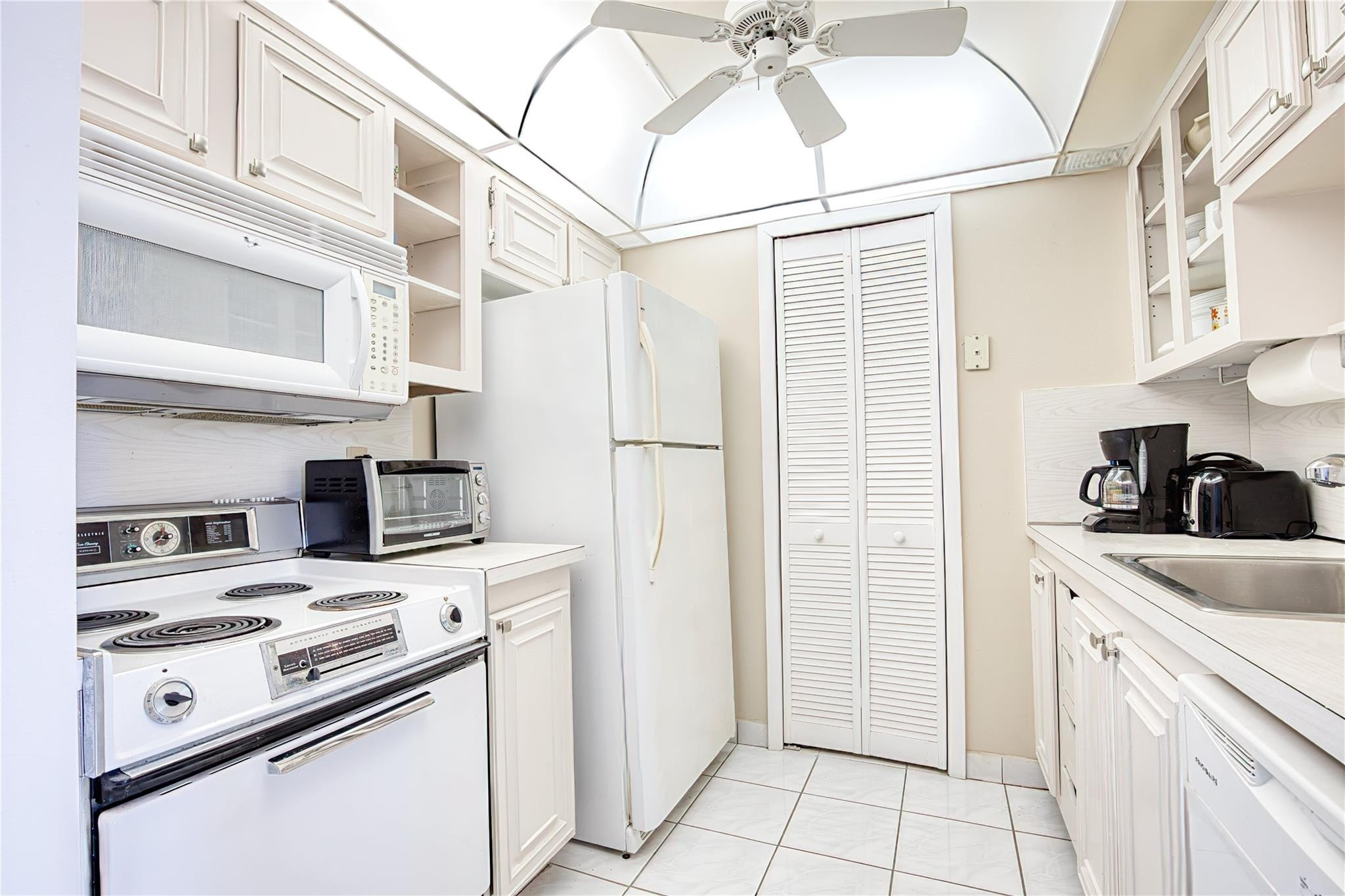 111 Briny Avenue 2312 Property Photo 11