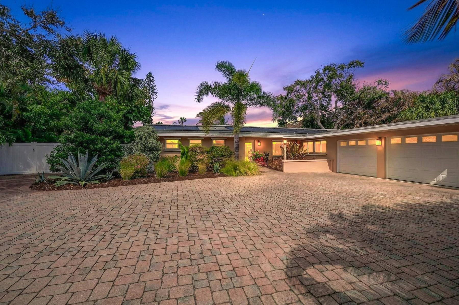 547 E Causeway Boulevard Property Photo 7
