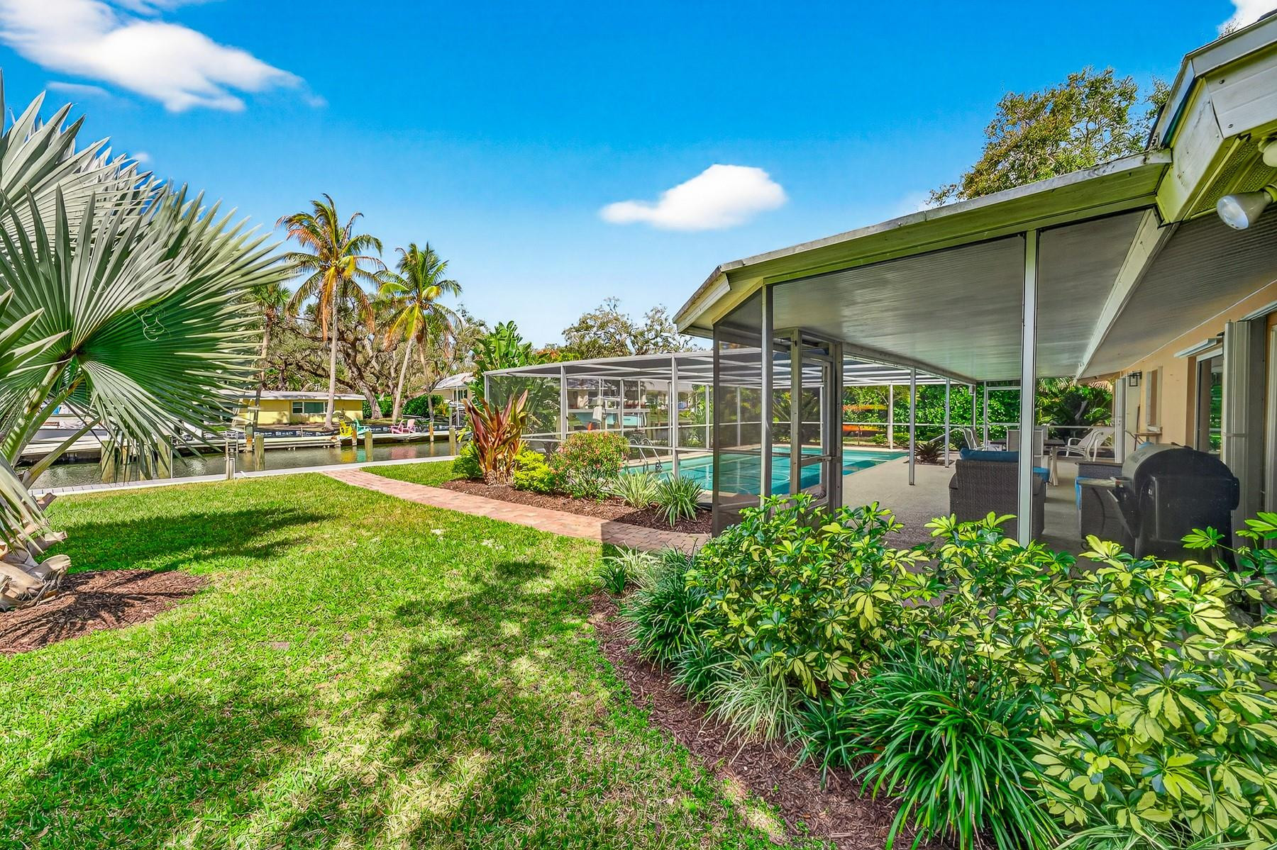 547 E Causeway Boulevard Property Photo 11