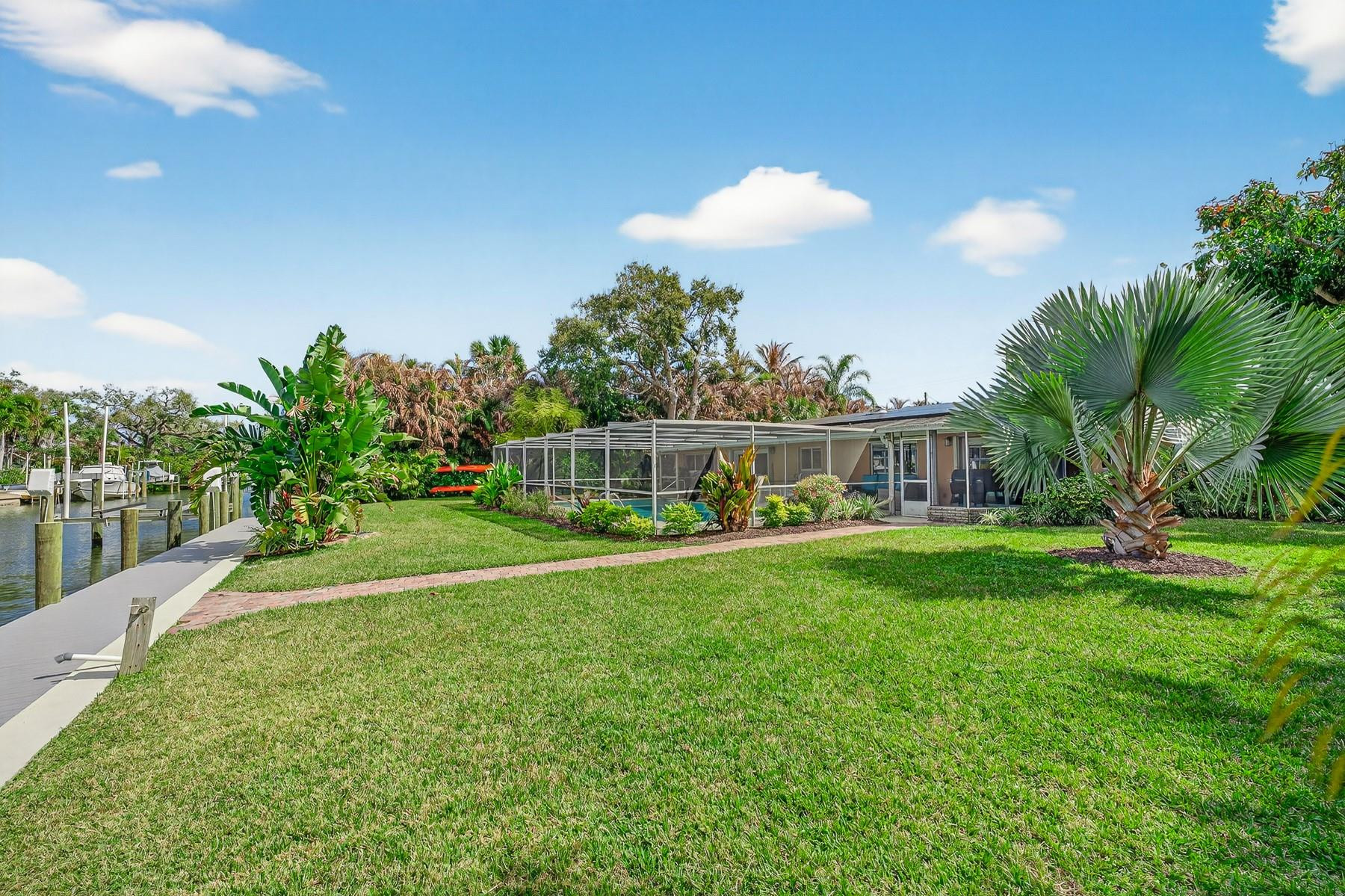 547 E Causeway Boulevard Property Photo 12