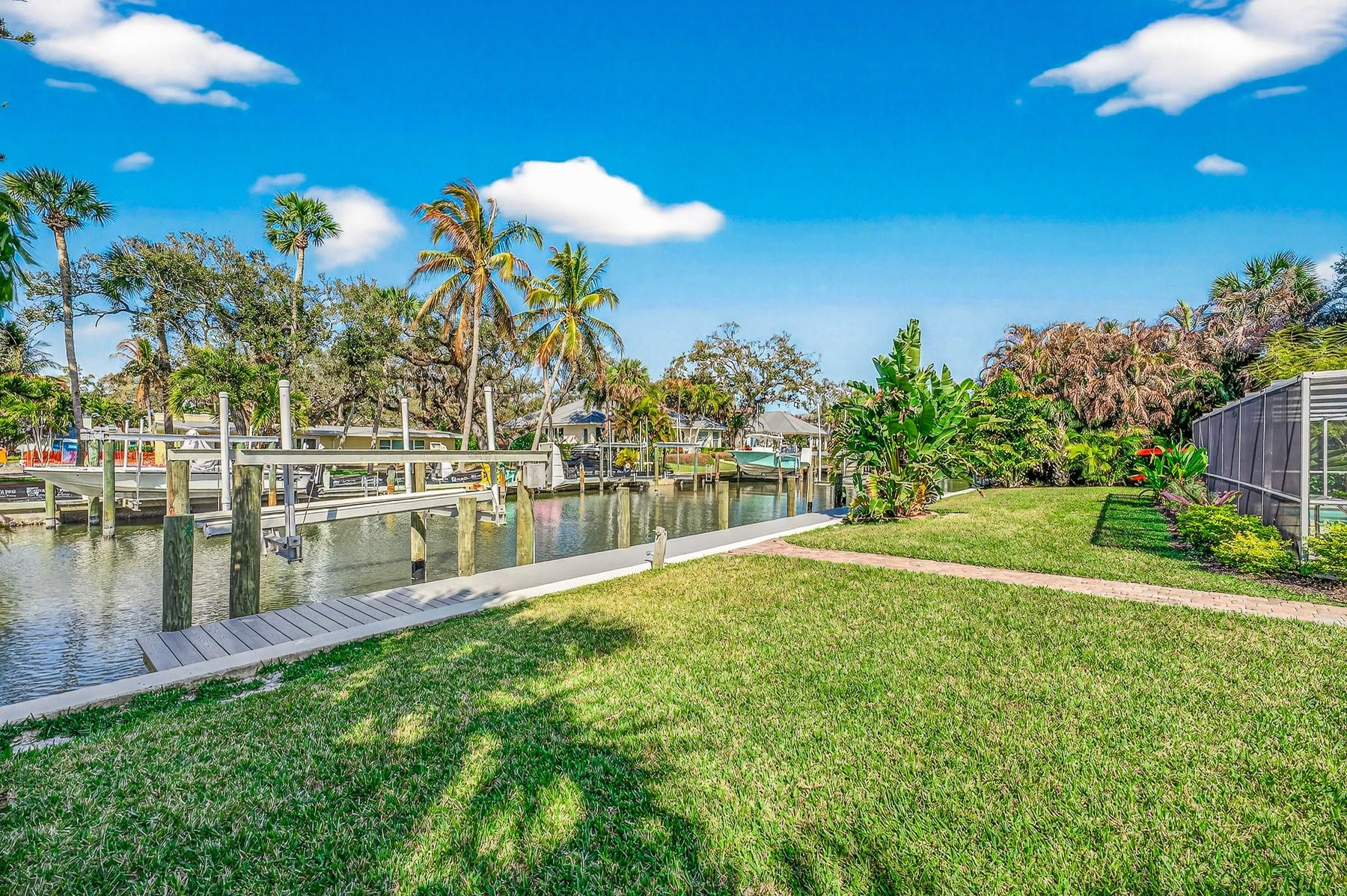 547 E Causeway Boulevard Property Photo 13