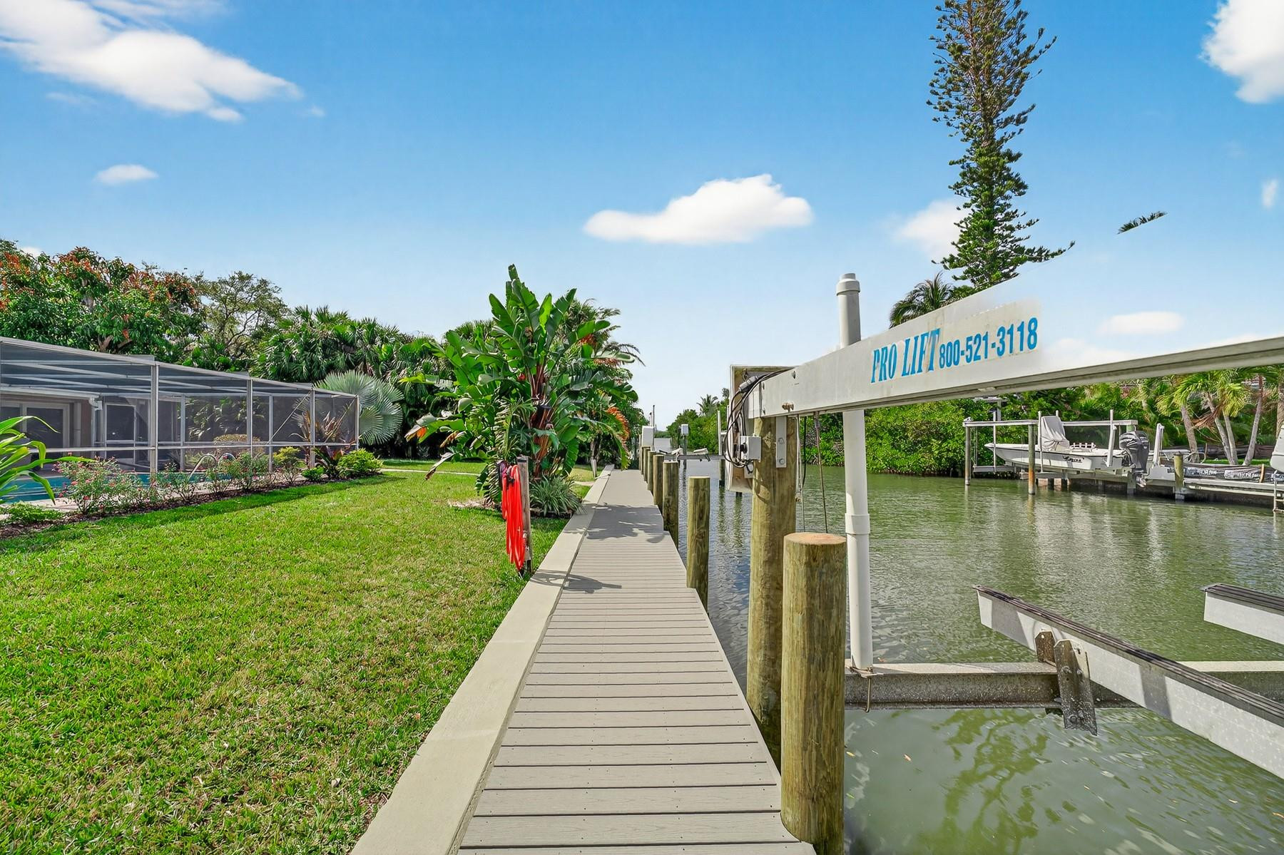 547 E Causeway Boulevard Property Photo 14