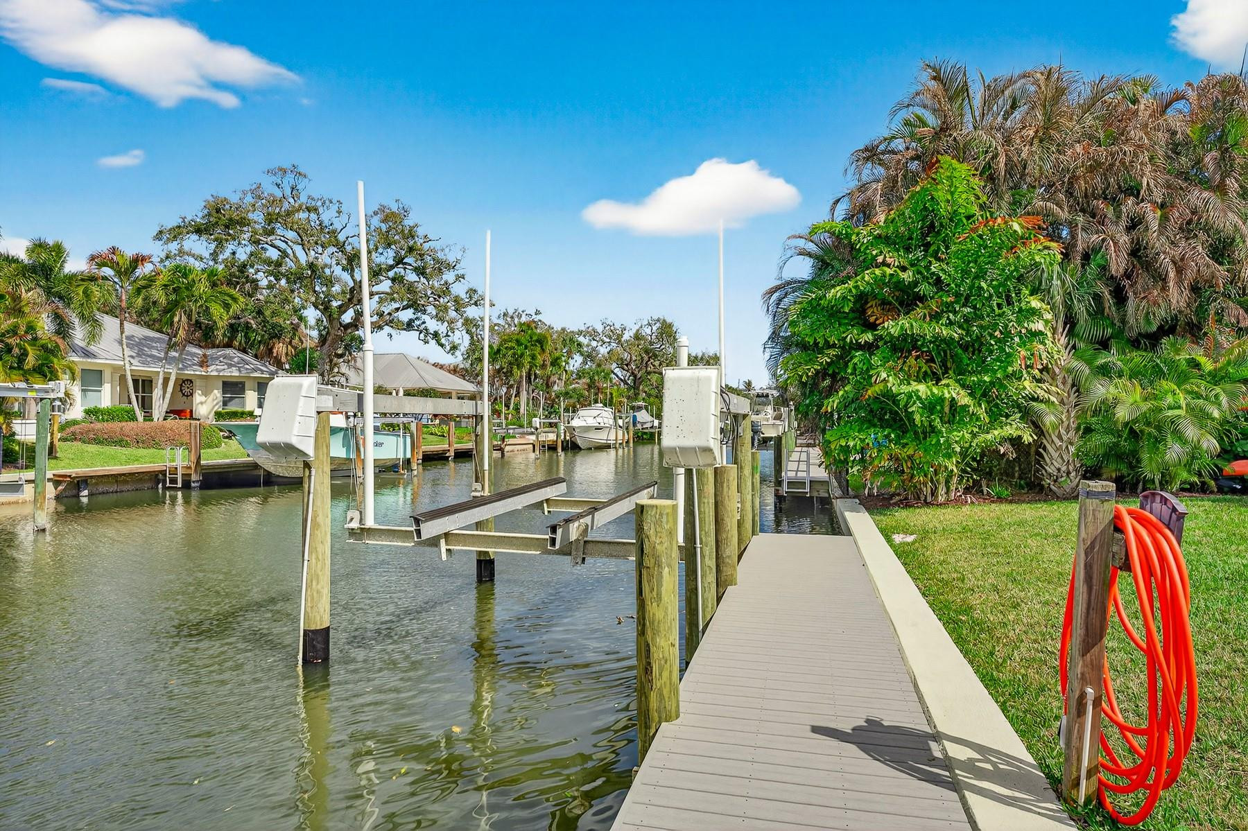547 E Causeway Boulevard Property Photo 15