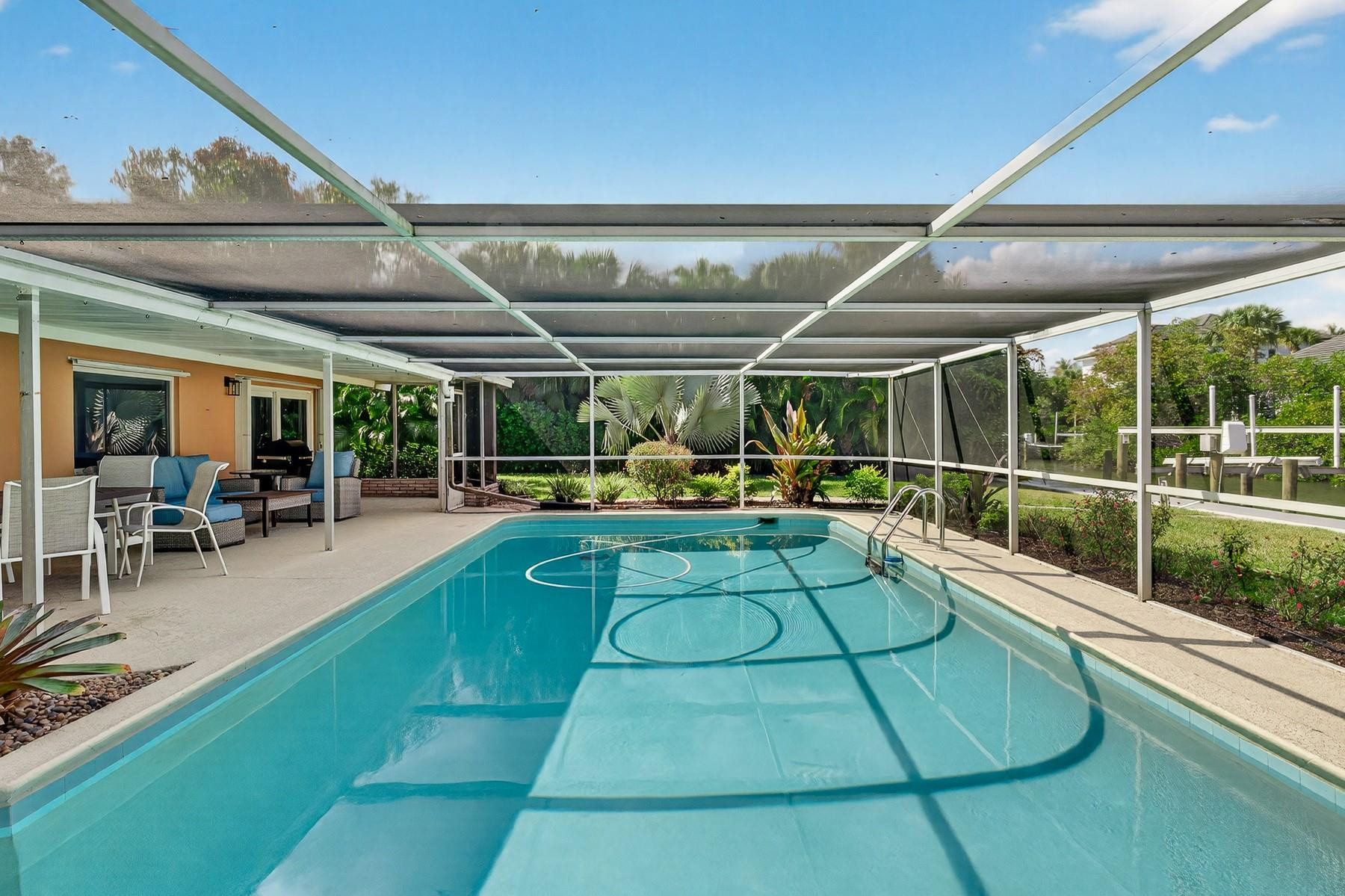 547 E Causeway Boulevard Property Photo 17