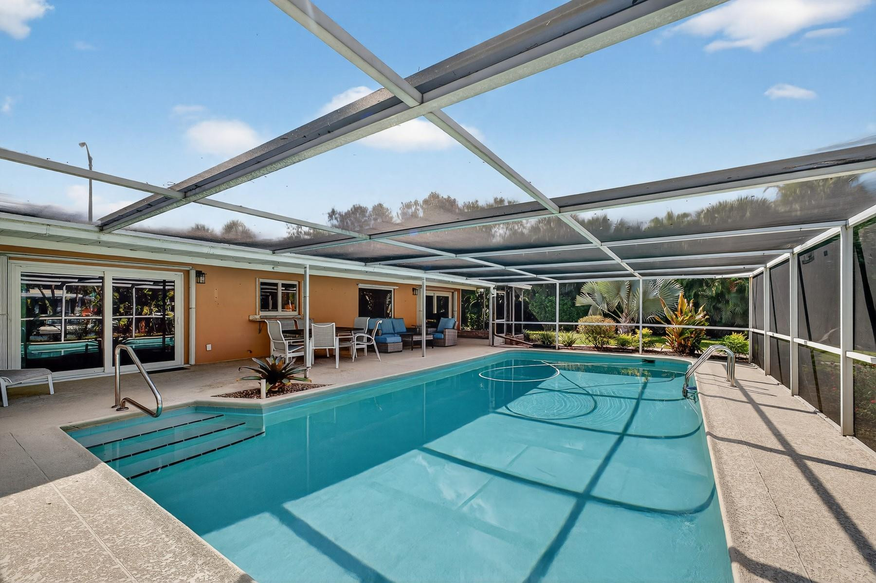 547 E Causeway Boulevard Property Photo 18