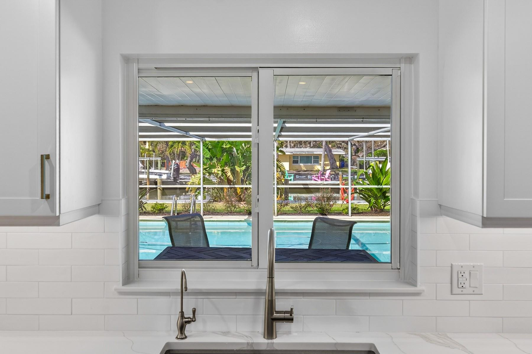 547 E Causeway Boulevard Property Photo 19