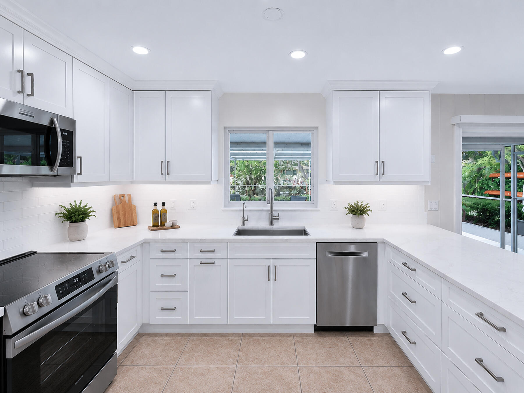 547 E Causeway Boulevard Property Photo 20