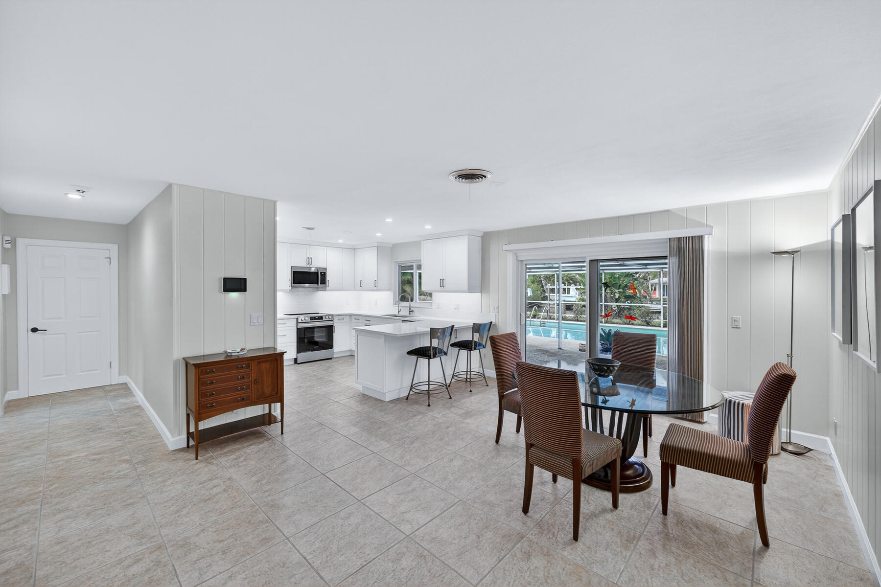 547 E Causeway Boulevard Property Photo 24