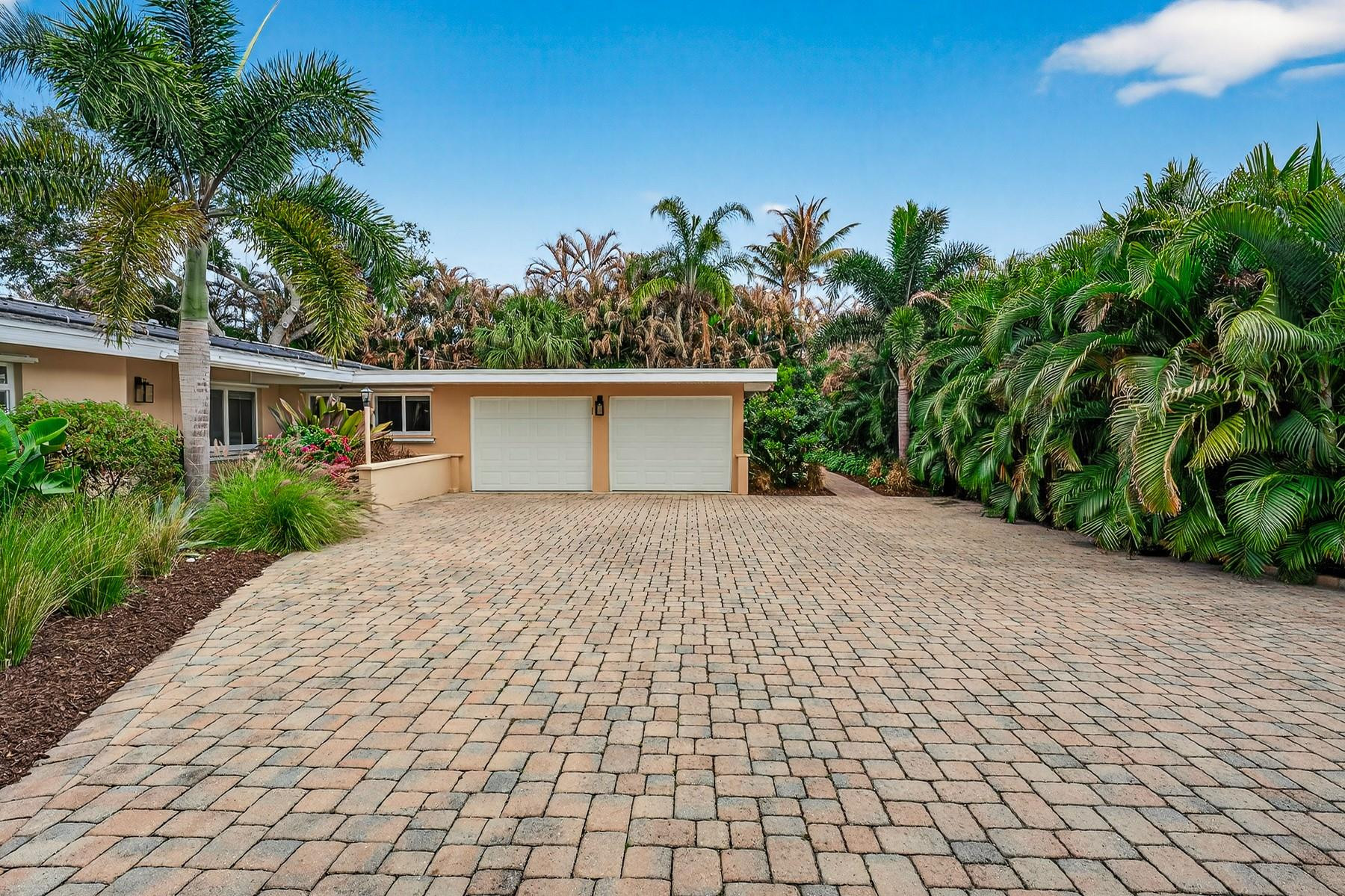 547 E Causeway Boulevard Property Photo 30