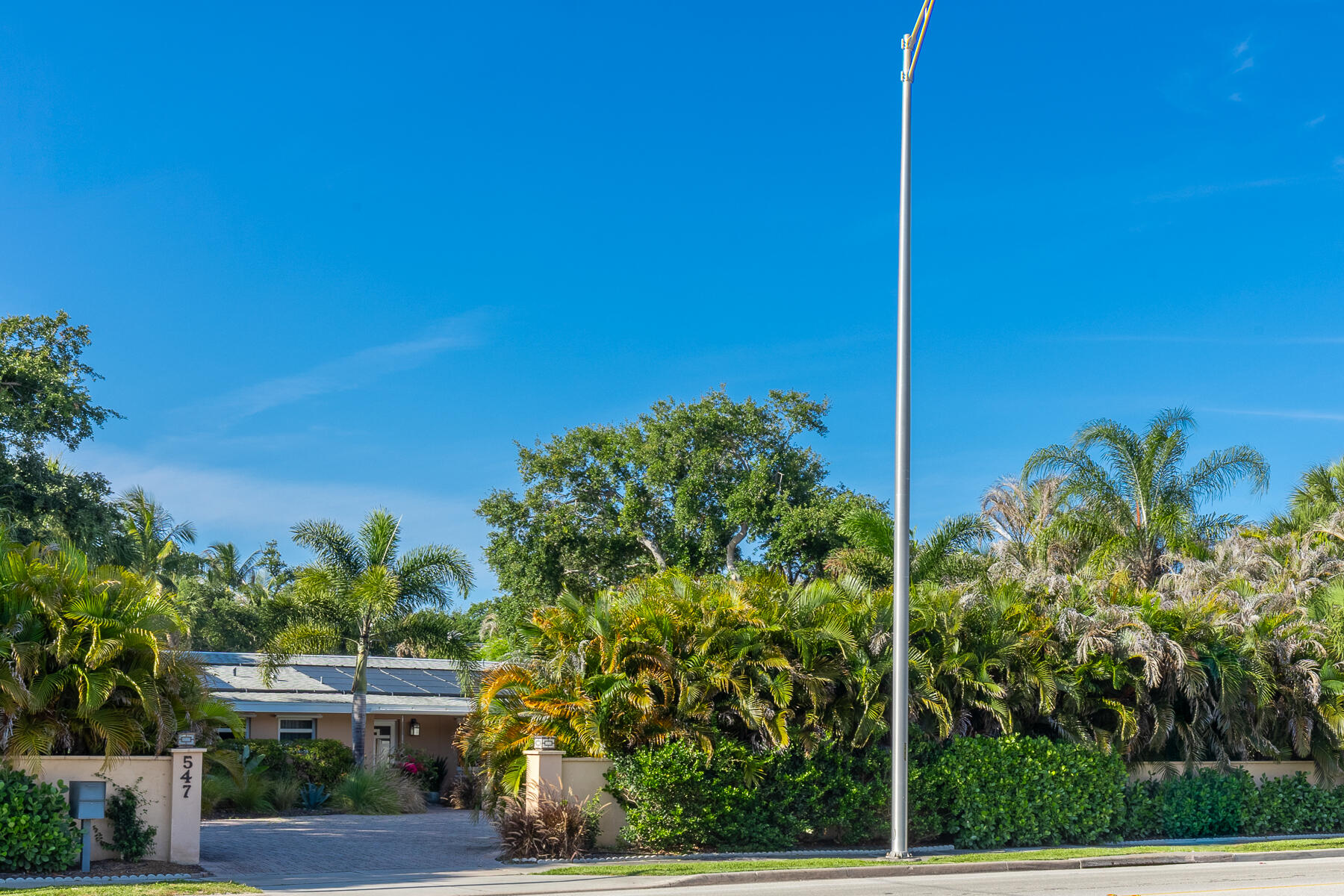 547 E Causeway Boulevard Property Photo 37