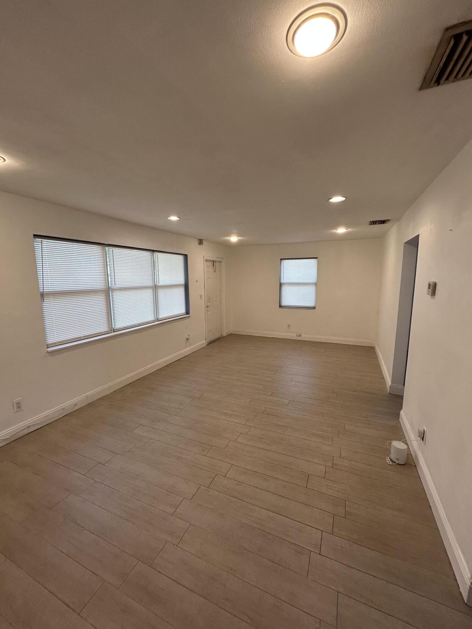 F10554964 Property Photo 3