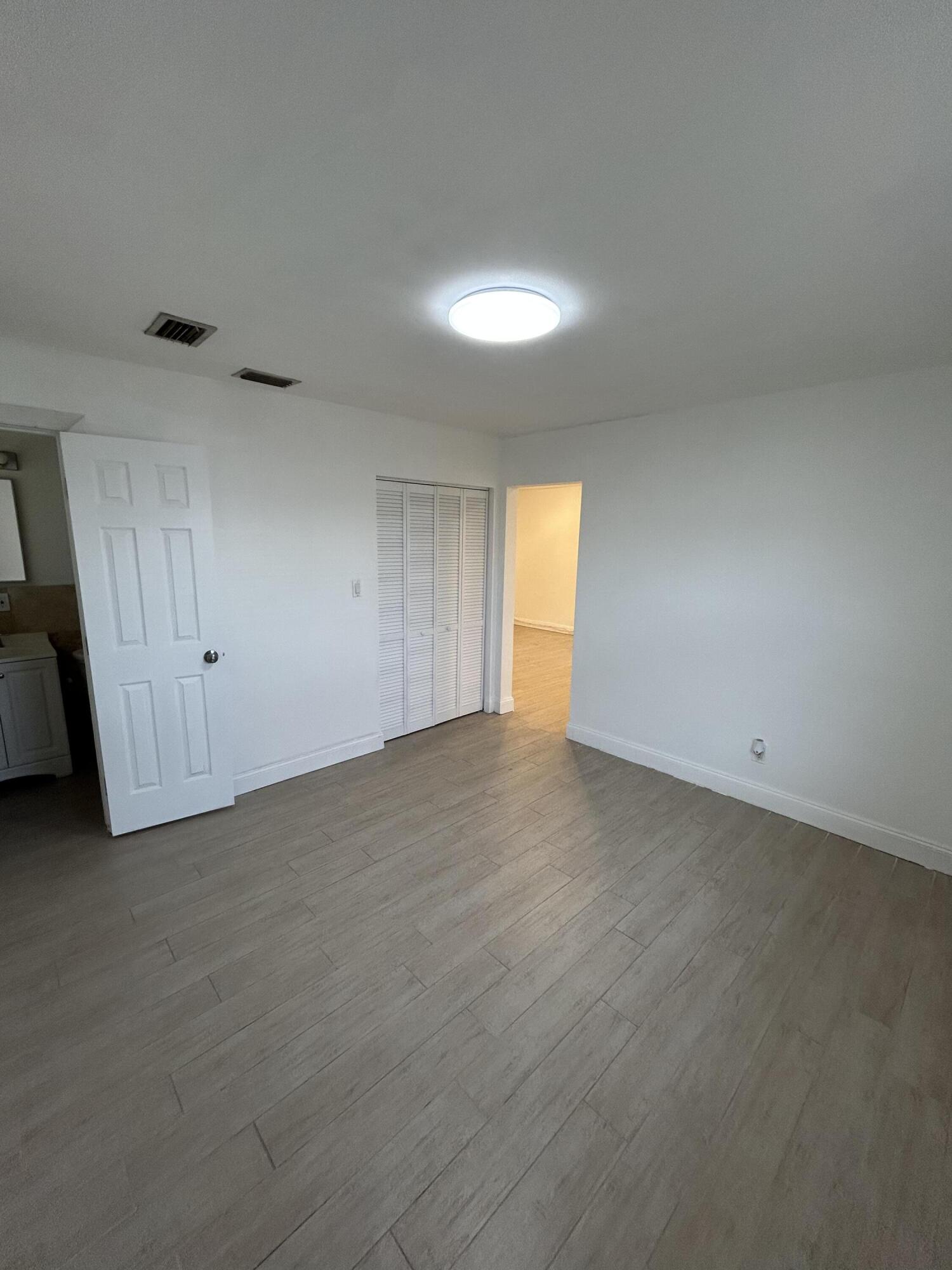 F10554964 Property Photo 6