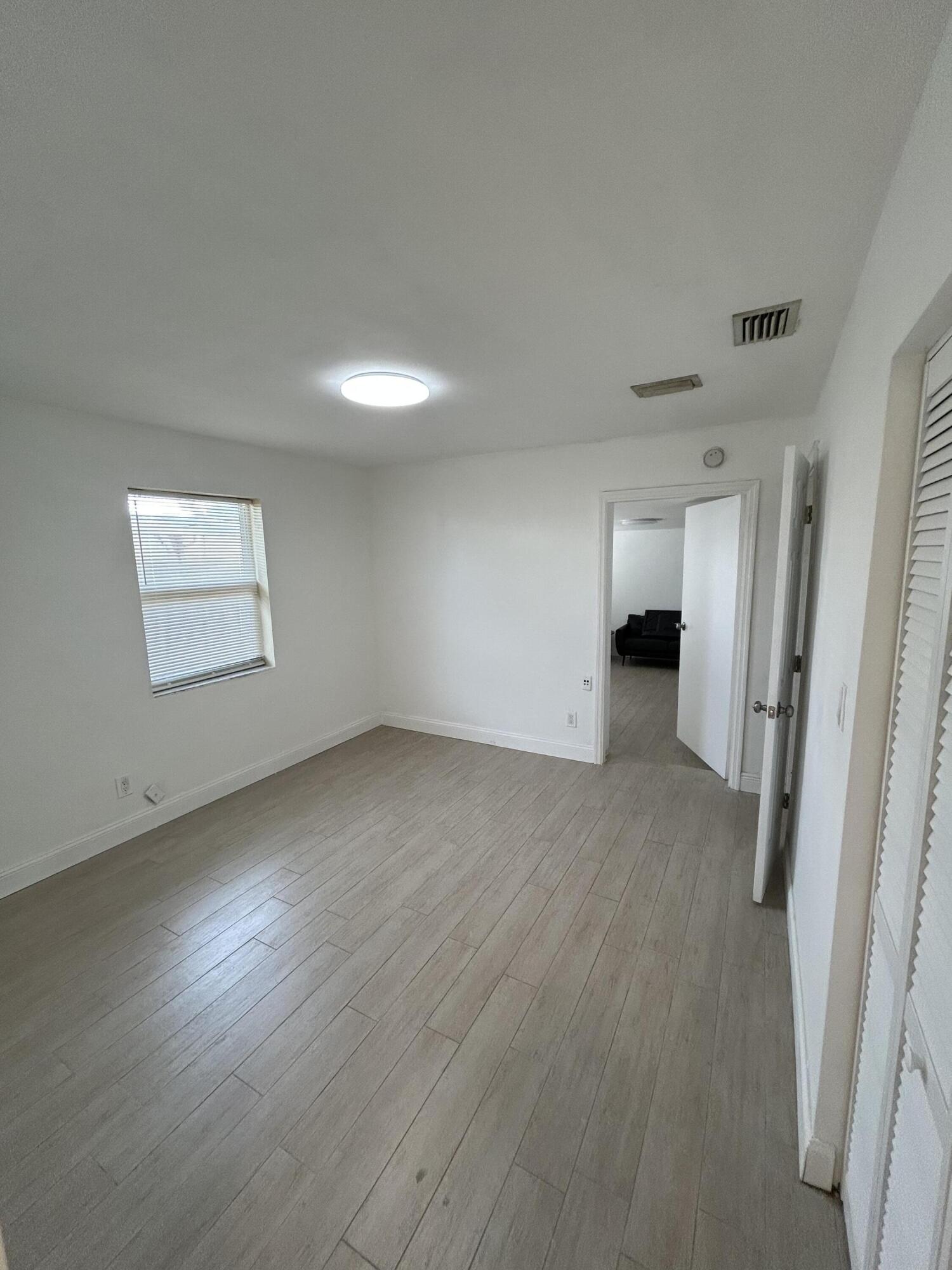 F10554964 Property Photo 6