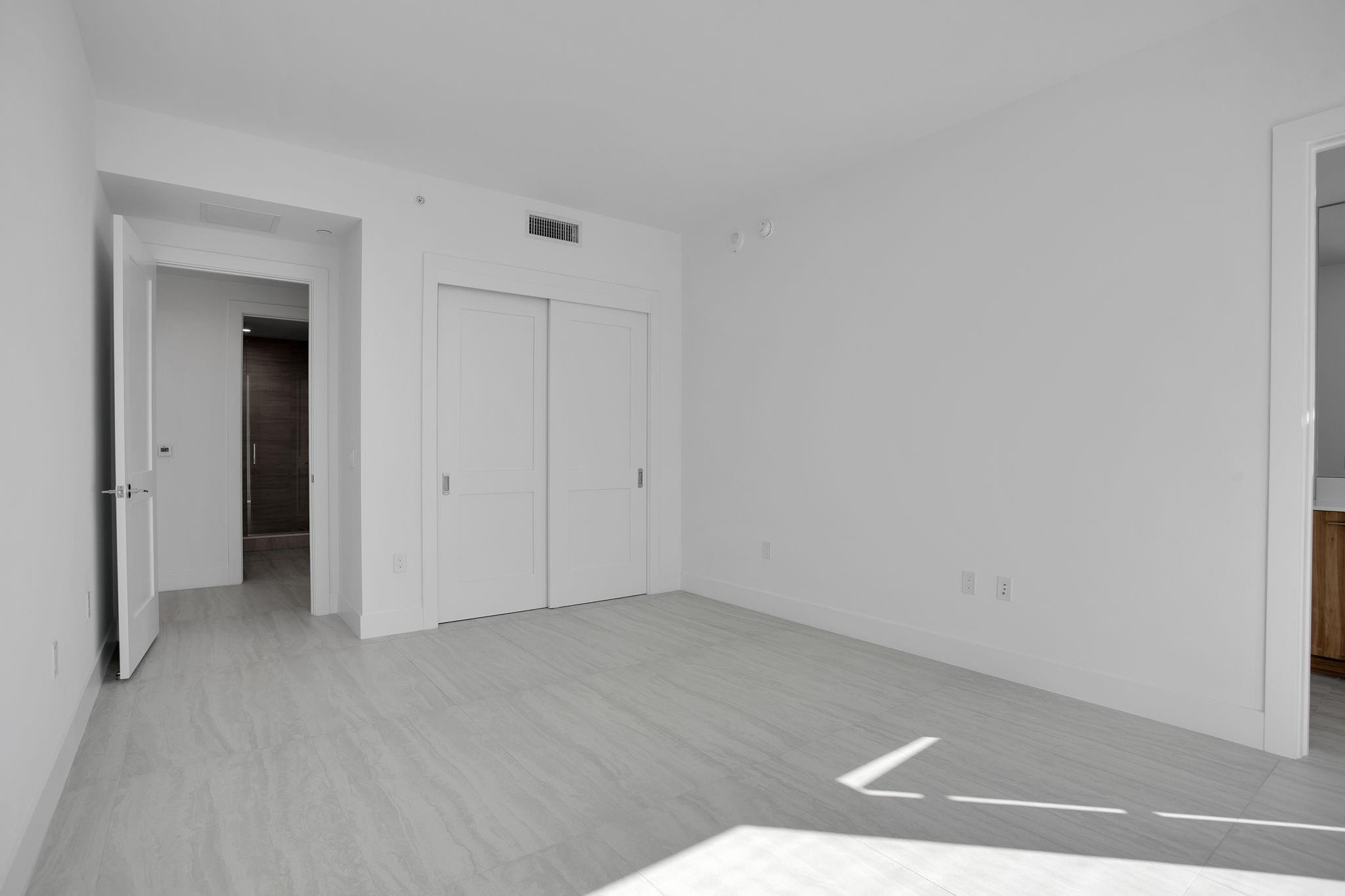 151 N Seabreeze Boulevard E-501 Property Photo 77