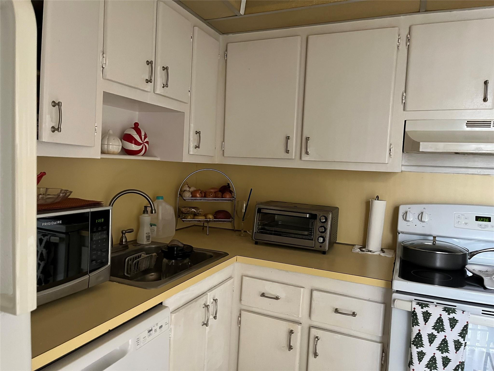20500 W Country Club Drive 416 Property Photo 6