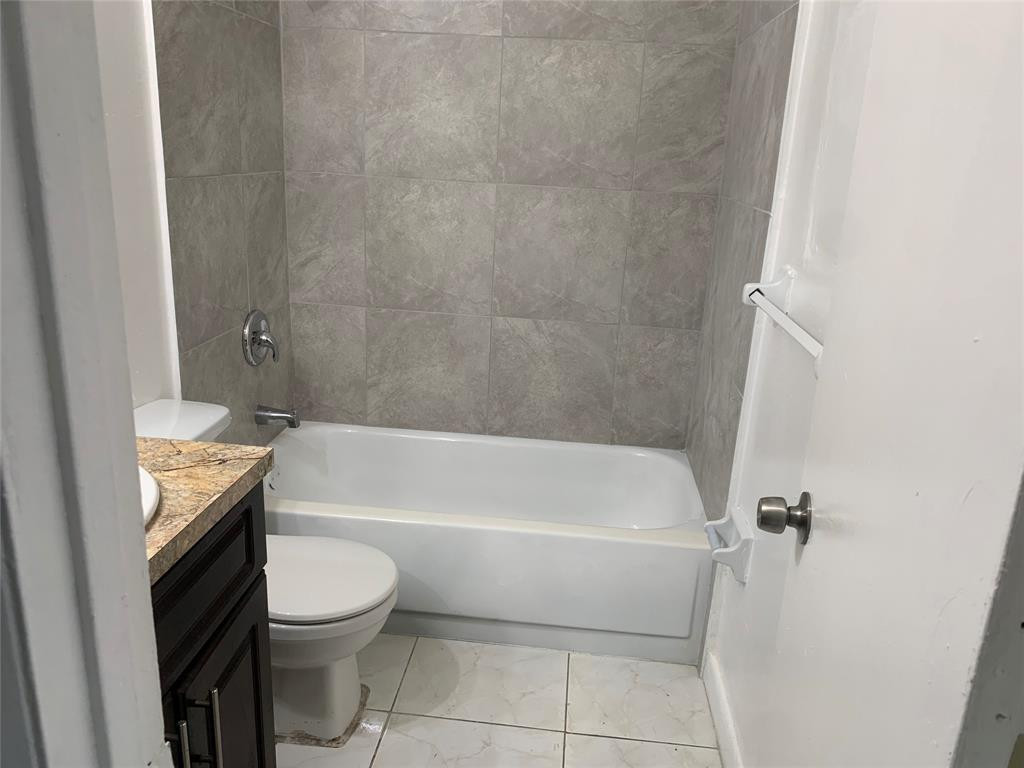 F10555268 Property Photo 3