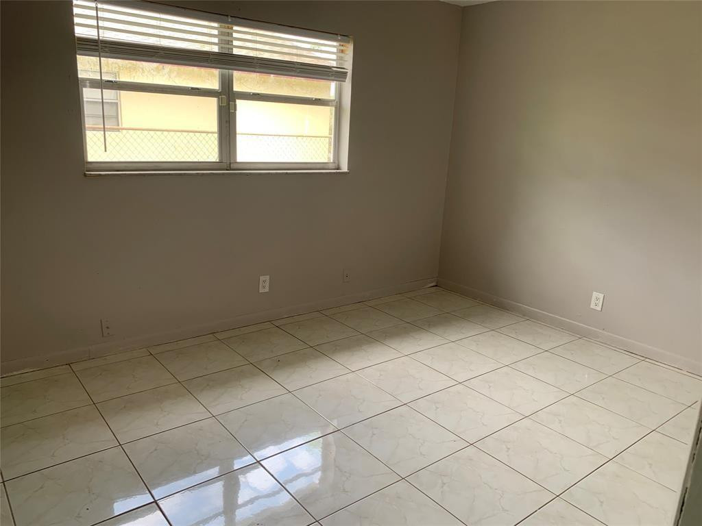 F10555268 Property Photo 5