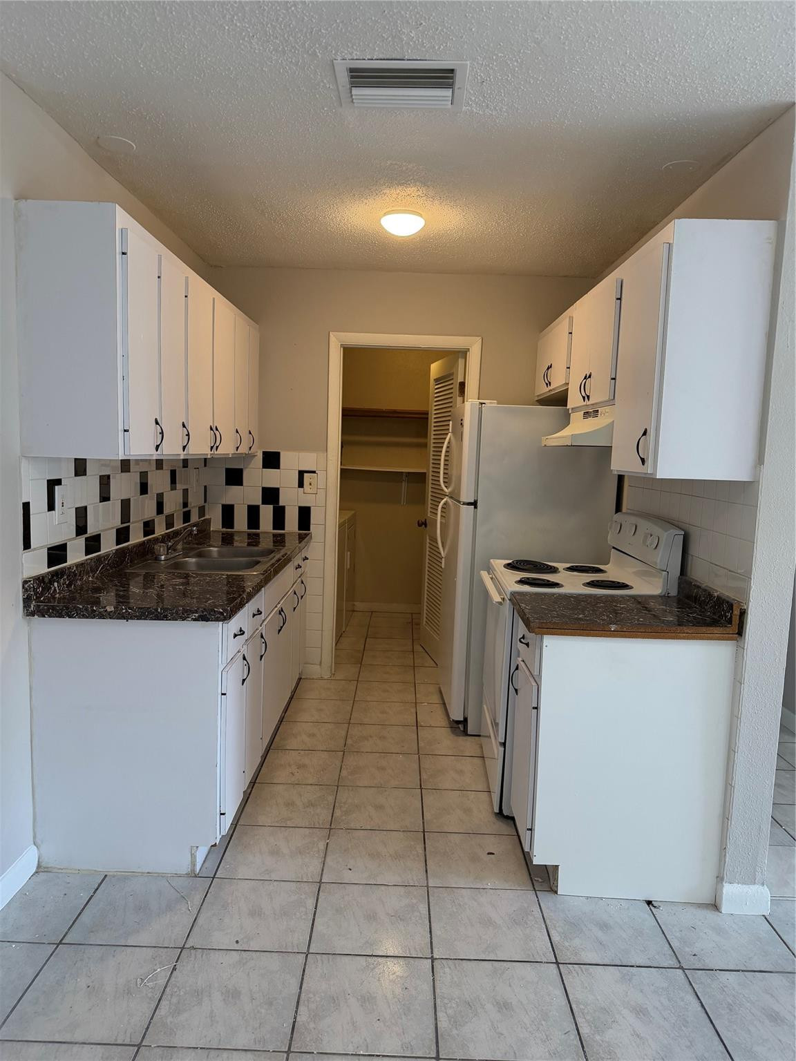 F10555268 Property Photo 6