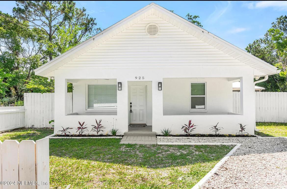 925 S St. John Street Property Photo 1