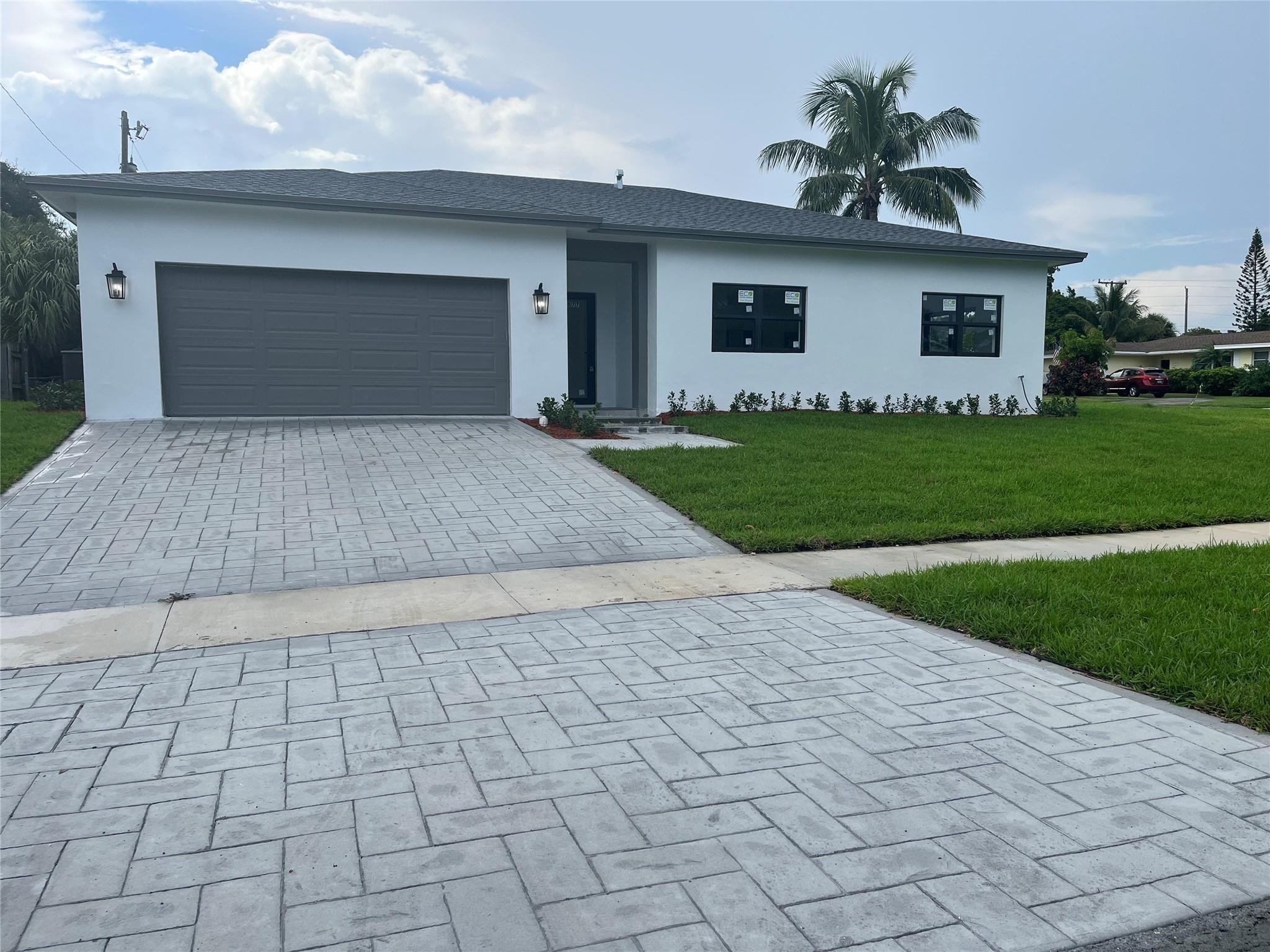 F10555312 Property Photo 1