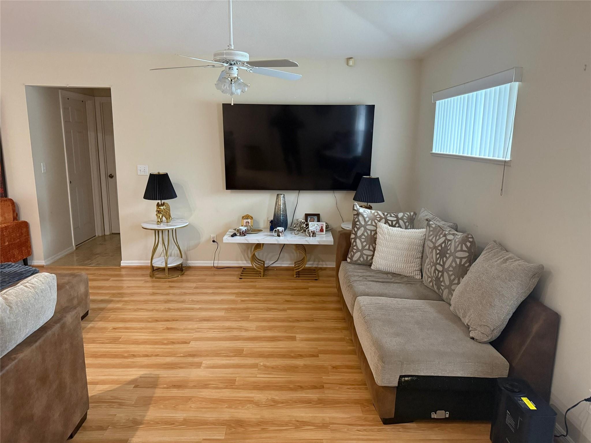 F10555368 Property Photo 10